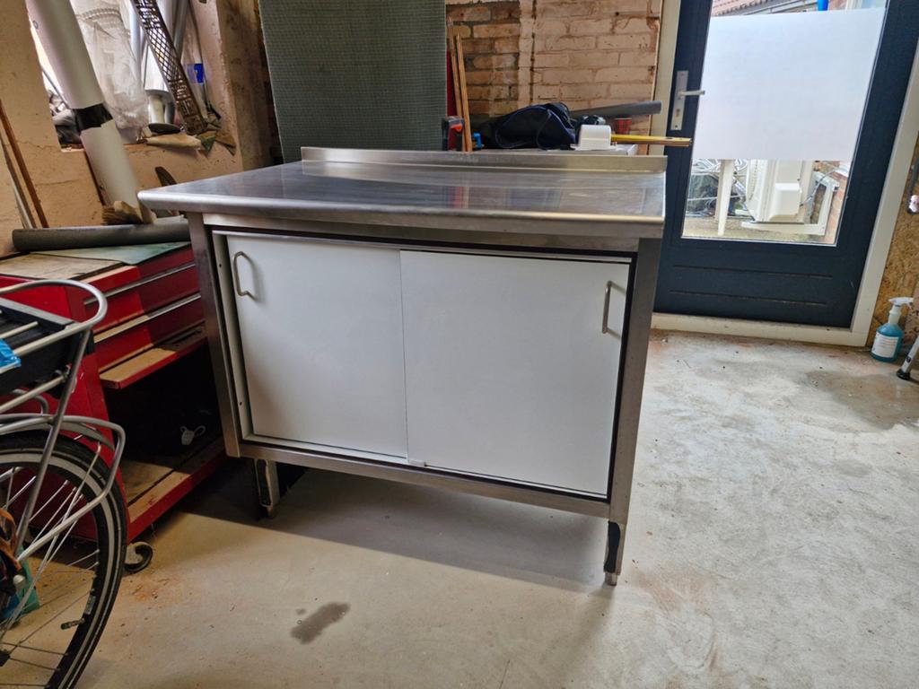 Keuken kast van professionele keuken., Ophalen