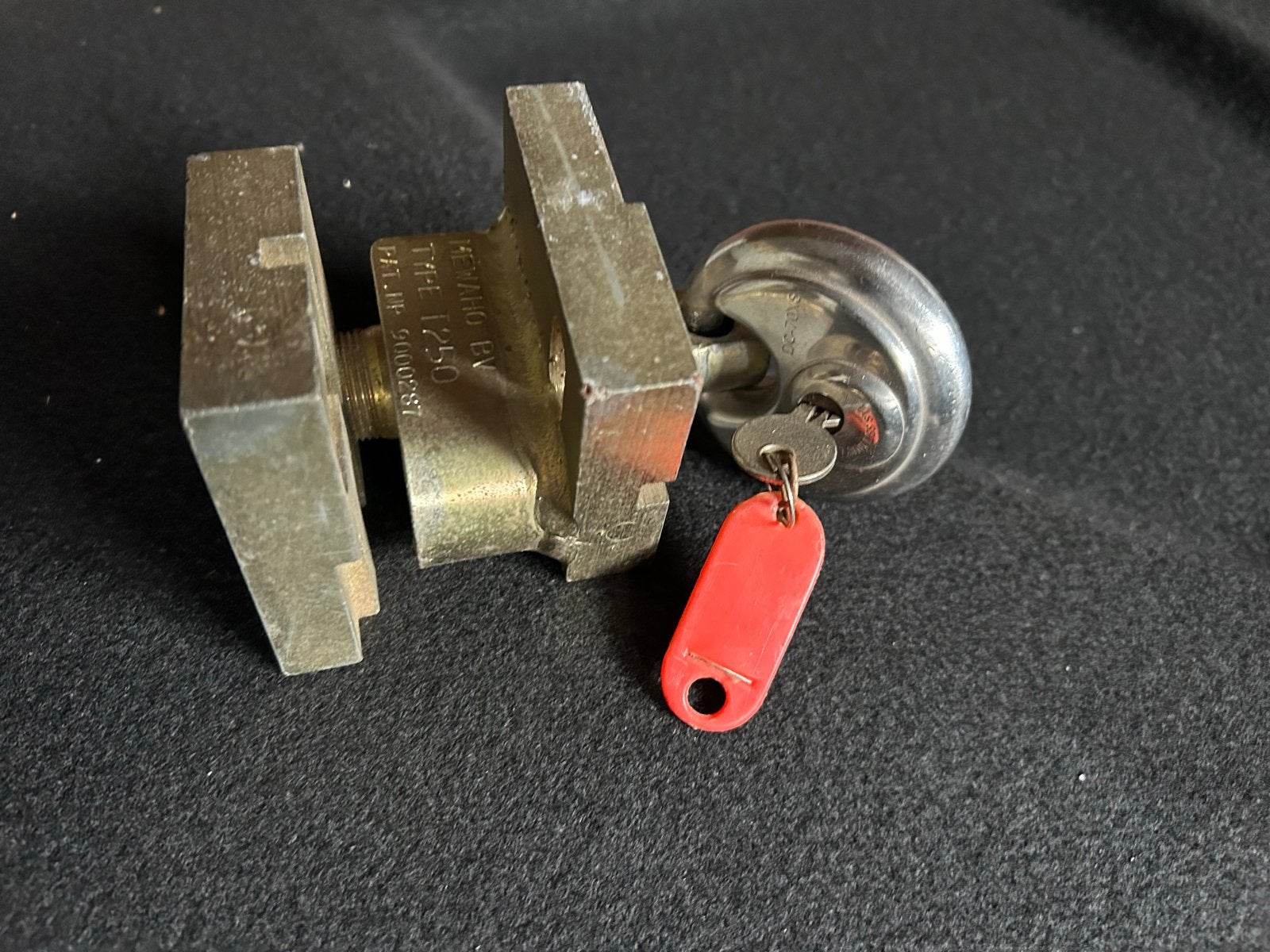 Compact en sterk Mewaho BV Type T250 slot met sleutel, Ophalen of Verzenden, Gebruikt