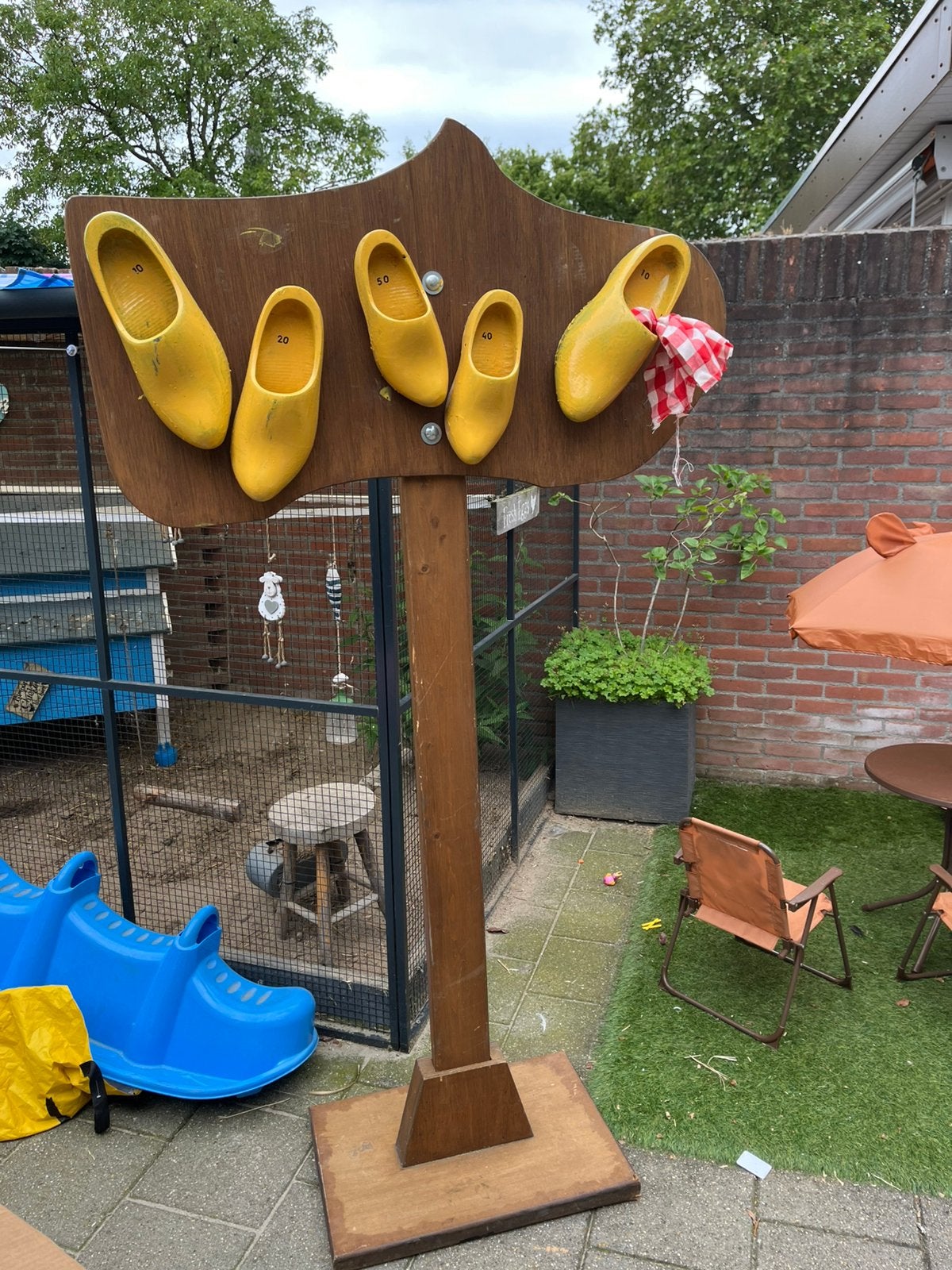 Oud Hollandse spelletjes klomp gooien spel springkussen, Hobby en Vrije tijd, Feestartikelen | Verhuur, Ophalen of Verzenden, Zo goed als nieuw