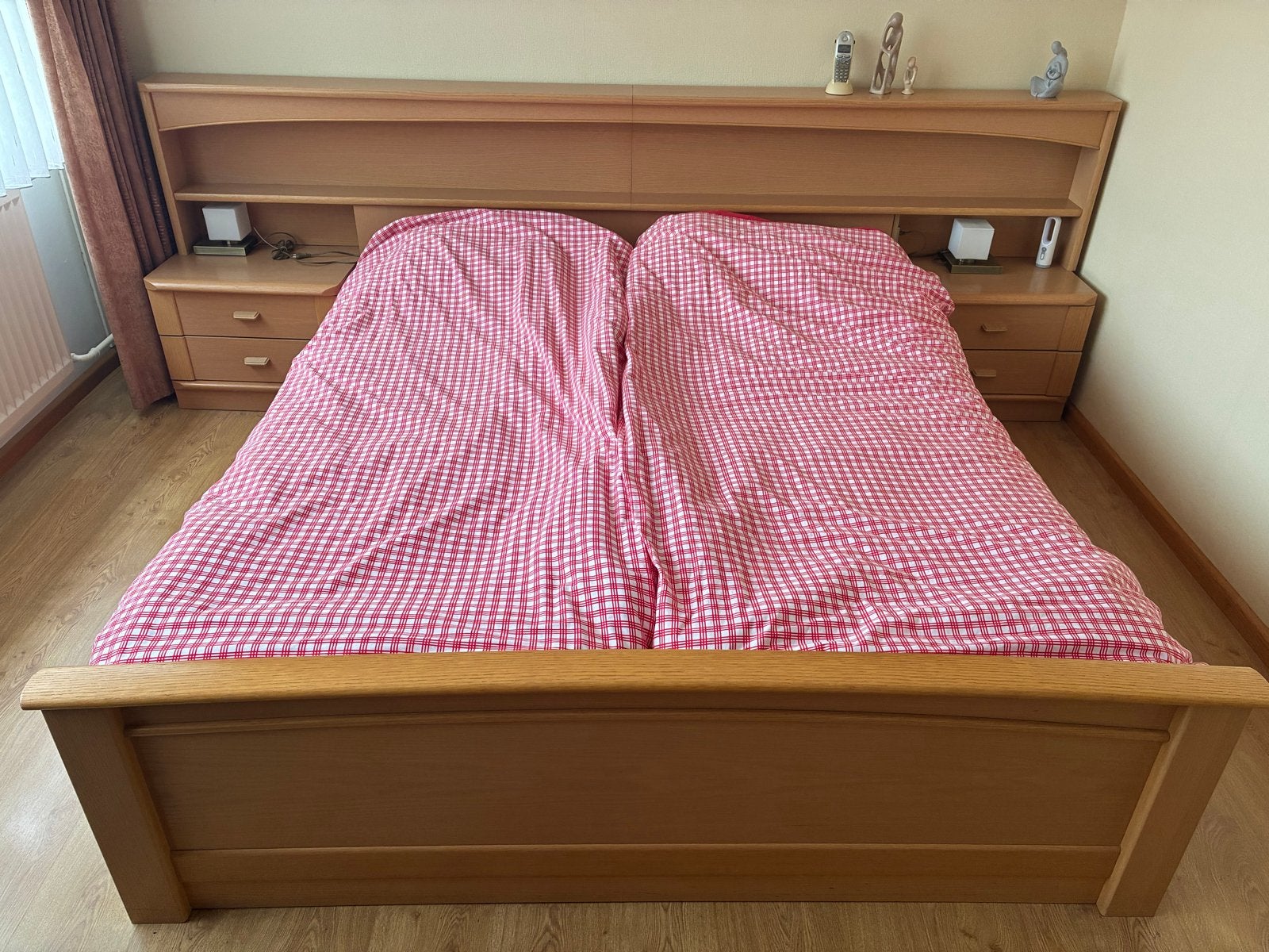 Bijna gratis: Complete slaapkamer: bed,kast en nachtkastjes, Ophalen, Gebruikt
