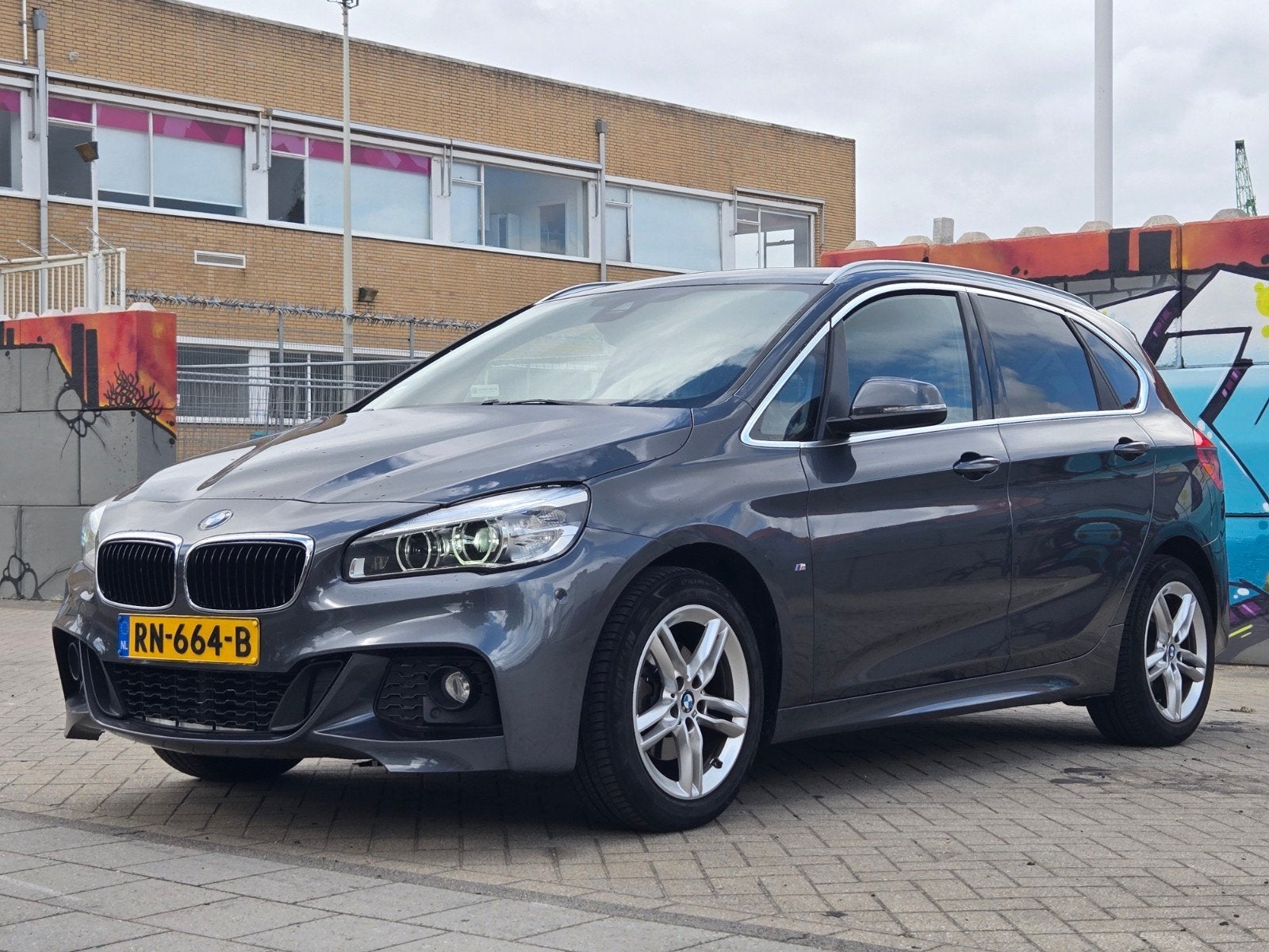BMW 2-Serie Active Tourer 218i 136pk Aut 2018 Grijs M Pakket, Auto's, 1345 kg, 136 pk, Adaptive Cruise Control, Bruin