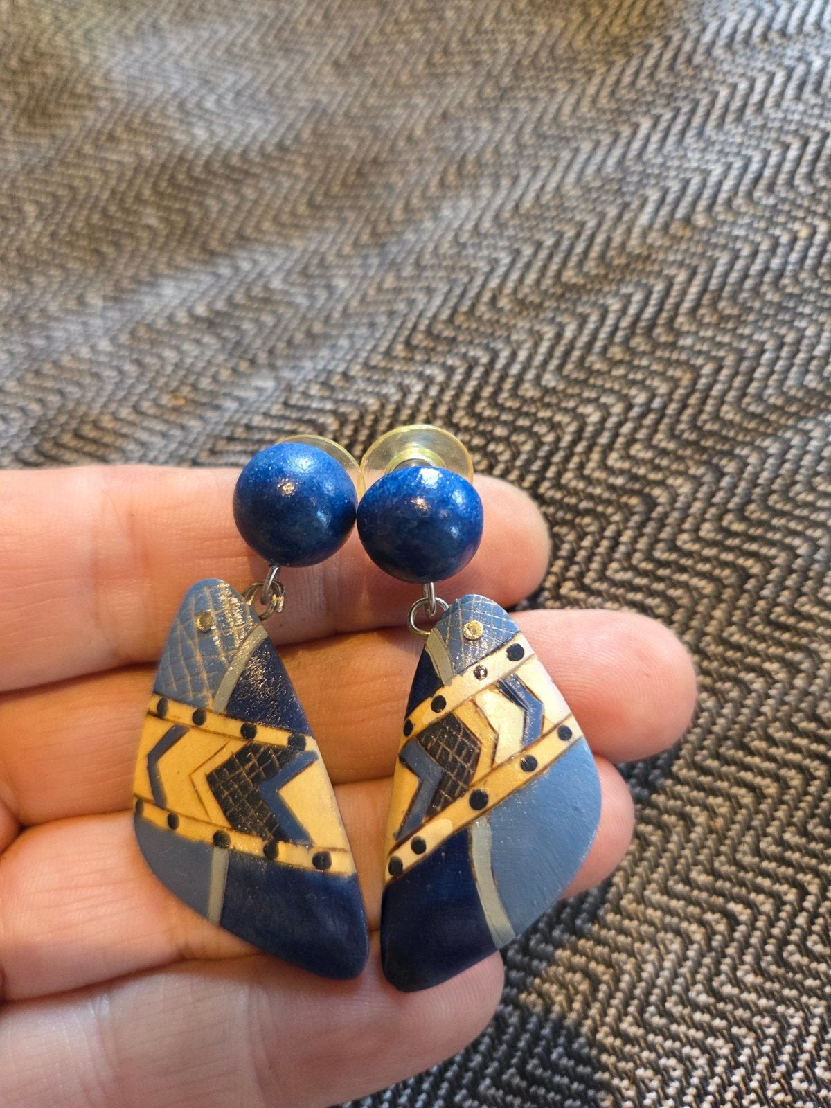 Unieke blauwe houten oorbellen - Handgemaakt, Overige materialen, Hangers, Blauw, Ophalen of Verzenden