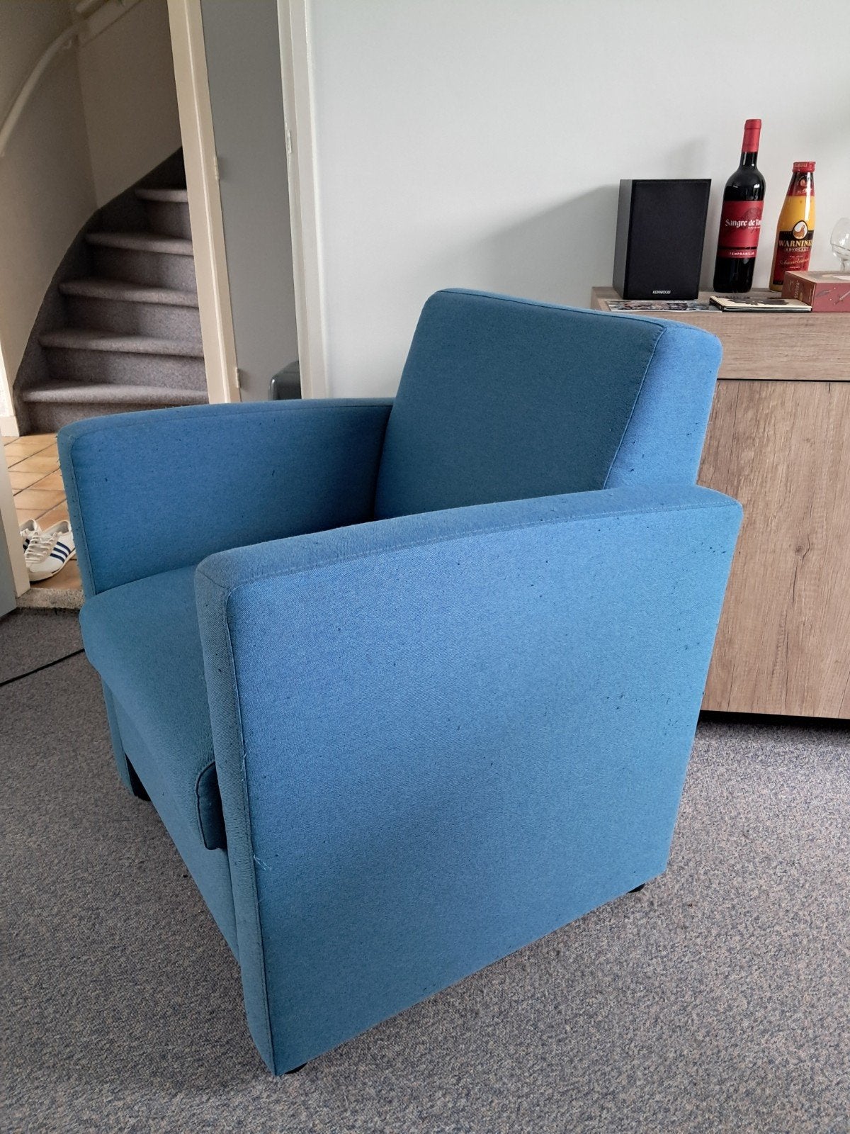 GRATIS ophalen: blauwe gestoffeerde stoel, Ophalen, Gebruikt, Eenpersoons, 75 tot 100 cm