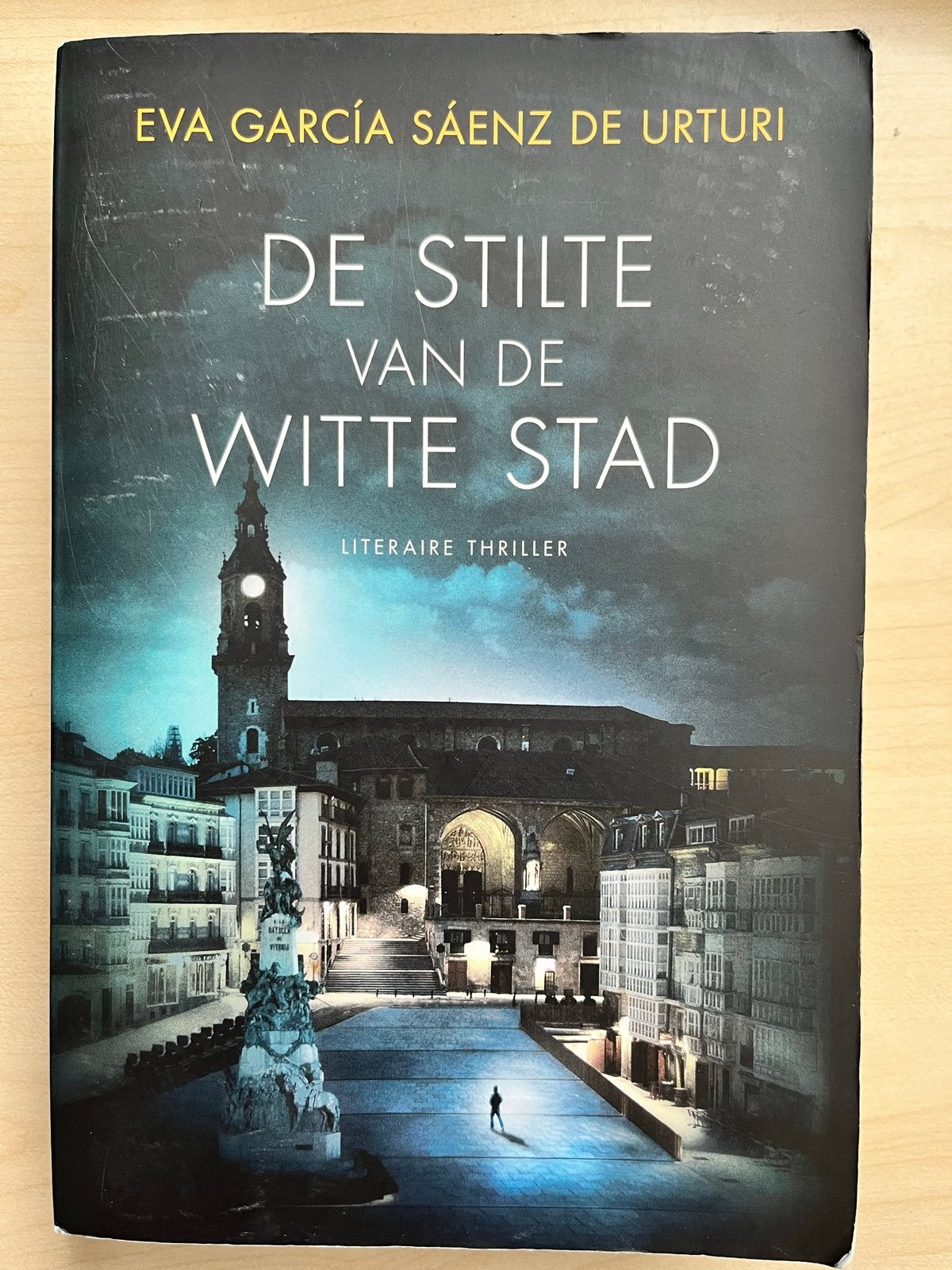 De Stilte van de Witte Stad - Eva García Sáenz de Urturi, Boeken, Ophalen of Verzenden, Gelezen, Europa overig