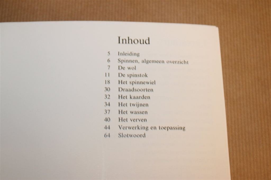 Spinnen — Wol Bewerken en Technieken [Vintage 1979], Boeken, Ophalen of Verzenden, Gelezen