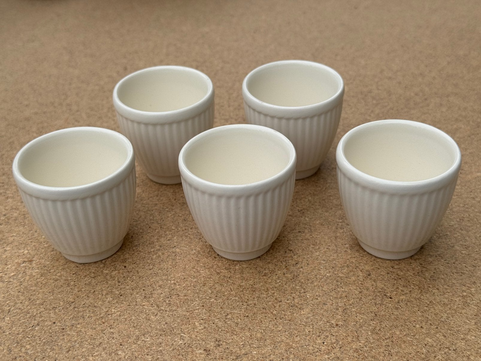 Set van 5 Wedgwood Windsor ecru eierdoppen / eierdopjes, Ophalen of Verzenden, Zo goed als nieuw, Porselein, Overige typen