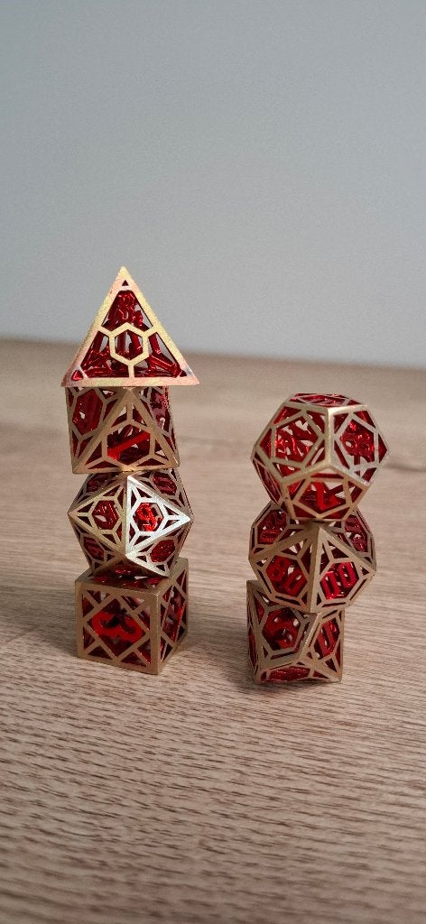 Hollow metalen dobbelsteen set 7-delig goud/rood DnD RPG, Onbekend, Ophalen of Verzenden, Onbekend, Onbekend