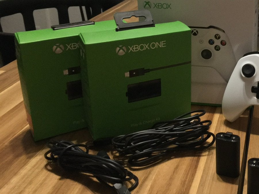 Xbox accu's te koop en Assassin's Creed - nette staat, Avontuur en Actie, Vanaf 18 jaar, 1 speler, Ophalen of Verzenden