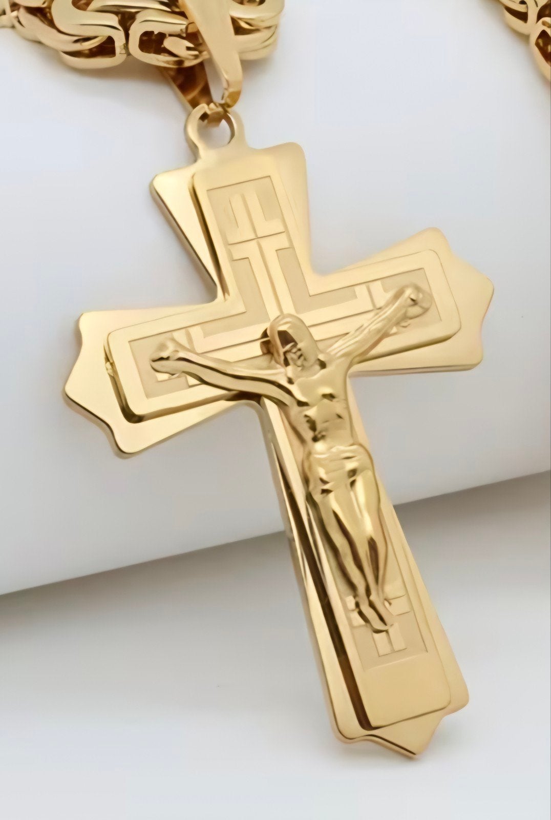 Kruisbeeld Hanger met Jezus Figuur - 5,5cm 3,5 cm, Ophalen of Verzenden, Nieuw, Goud, Kruis of Symbool