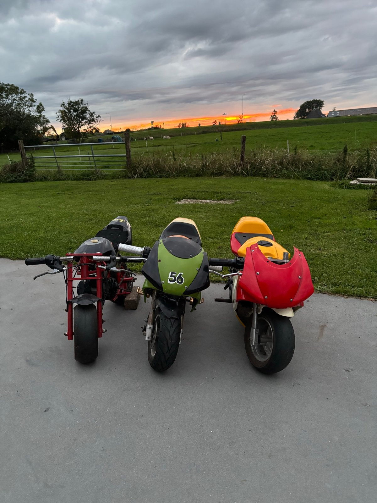 3 Minibikes: 2 rijklaar, 1 sleutelproject, Fietsen en Brommers, Ophalen, Gebruikt