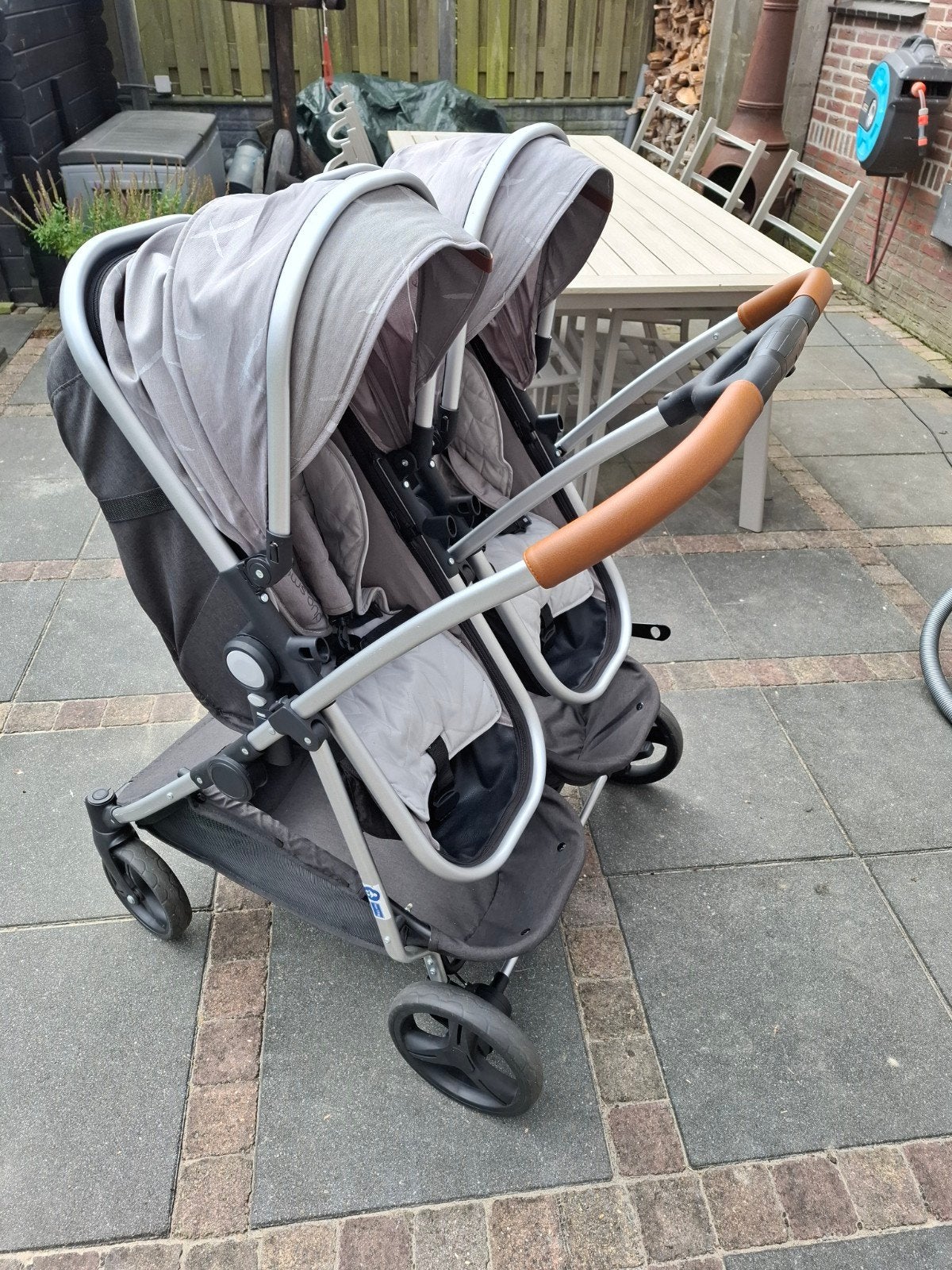 Bijna nieuwe duo kinderwagen/ wandelwagen merk Chipolino, Kinderen en Baby's, Kinderwagens en Combinaties, Ophalen, Zo goed als nieuw