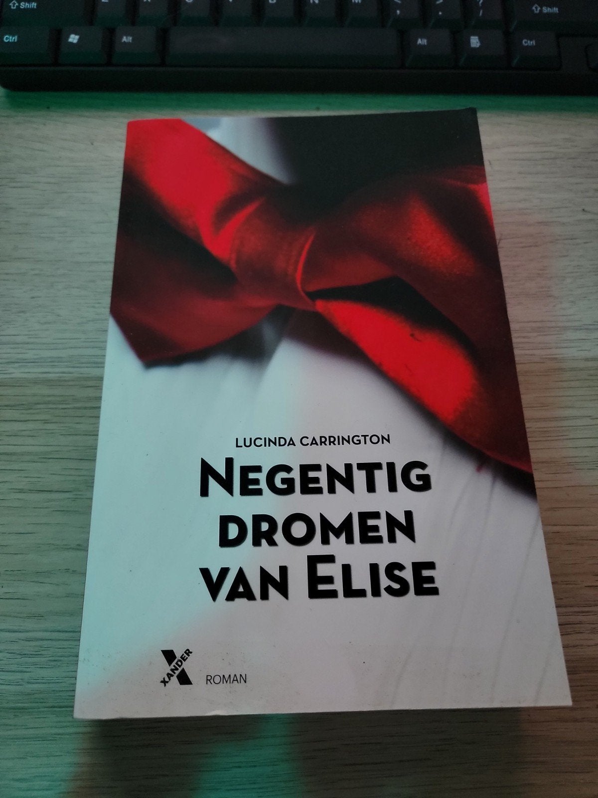 Boek Lucinda Carrington negentig dromen van elise, Boeken, Ophalen of Verzenden