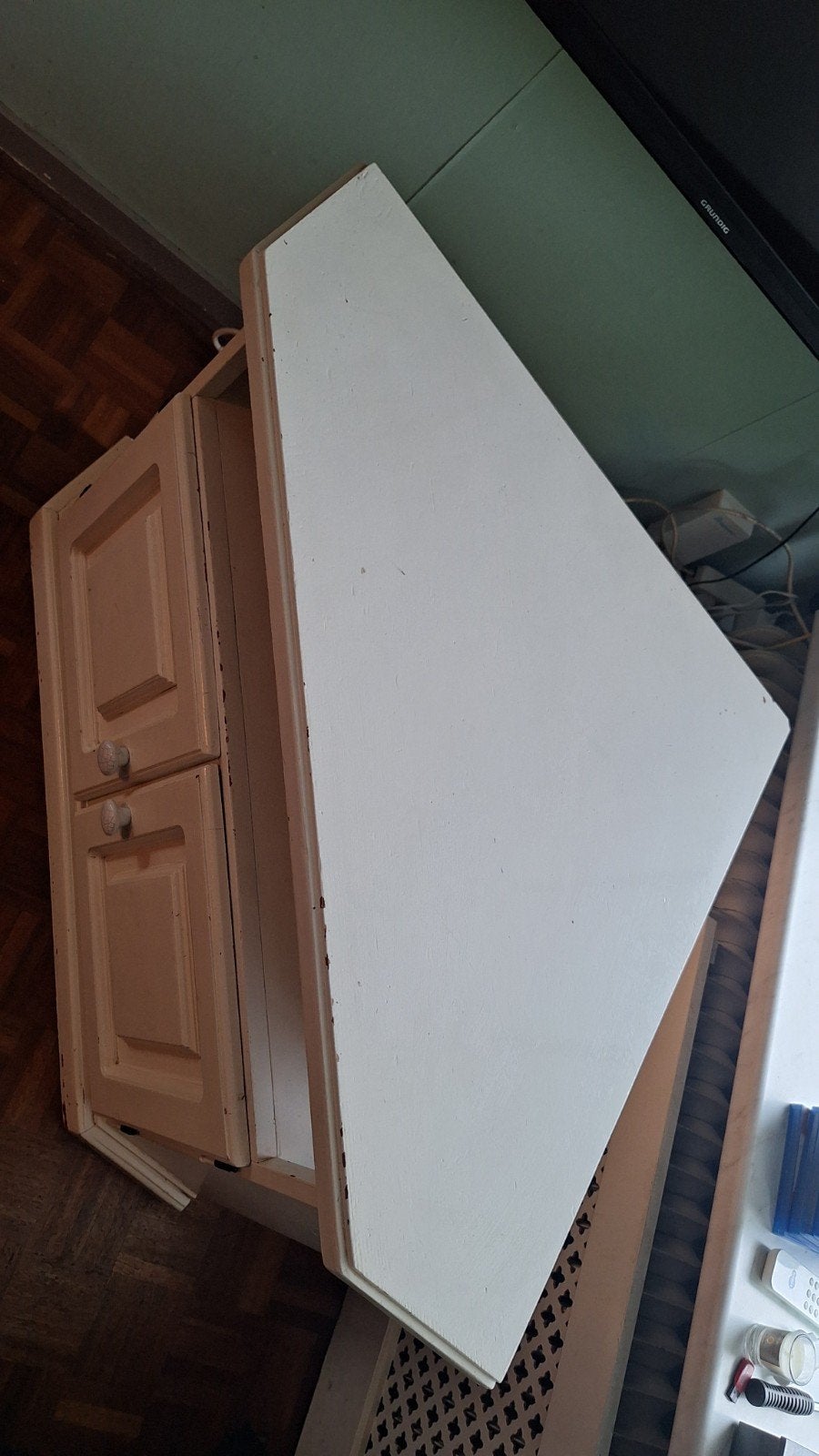 Vintage wit hoekkastje met deurtjes, TV kast., Ophalen, Gebruikt