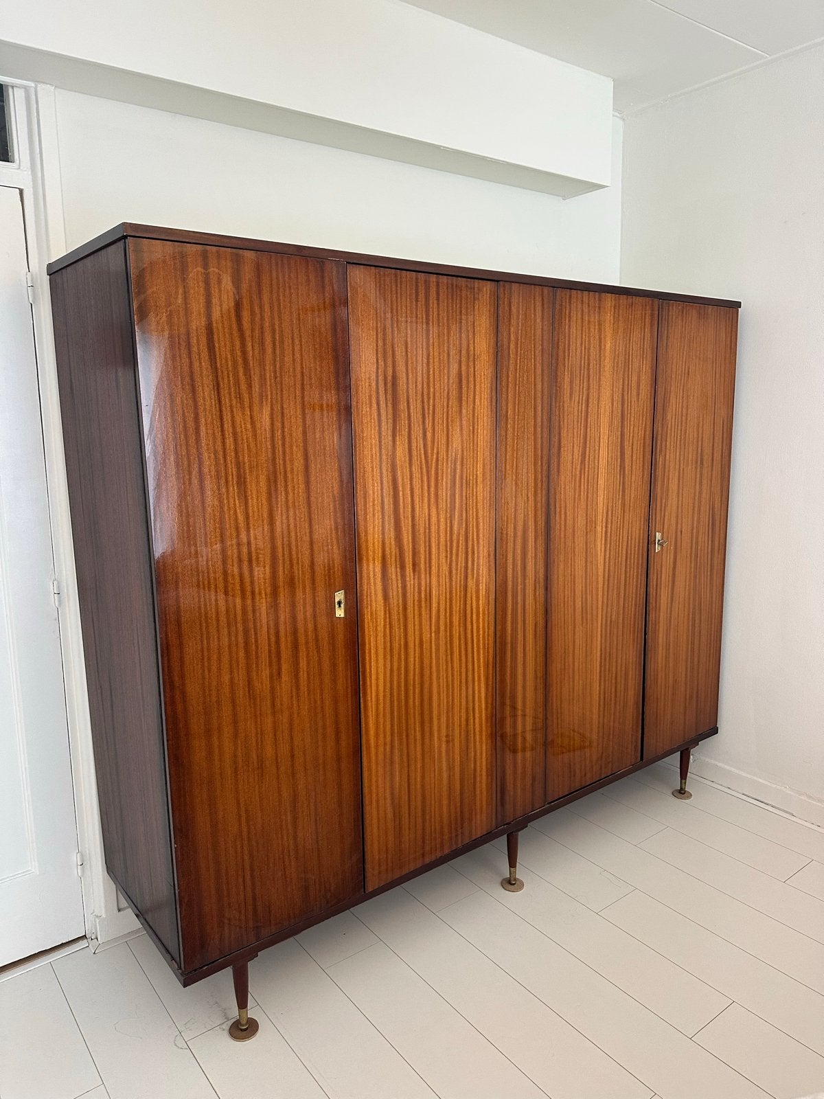 Vintage burl mid century kledingkast garderobekast Jaren '60, Ophalen, Gebruikt, 50 tot 100 cm, Met lade(s)