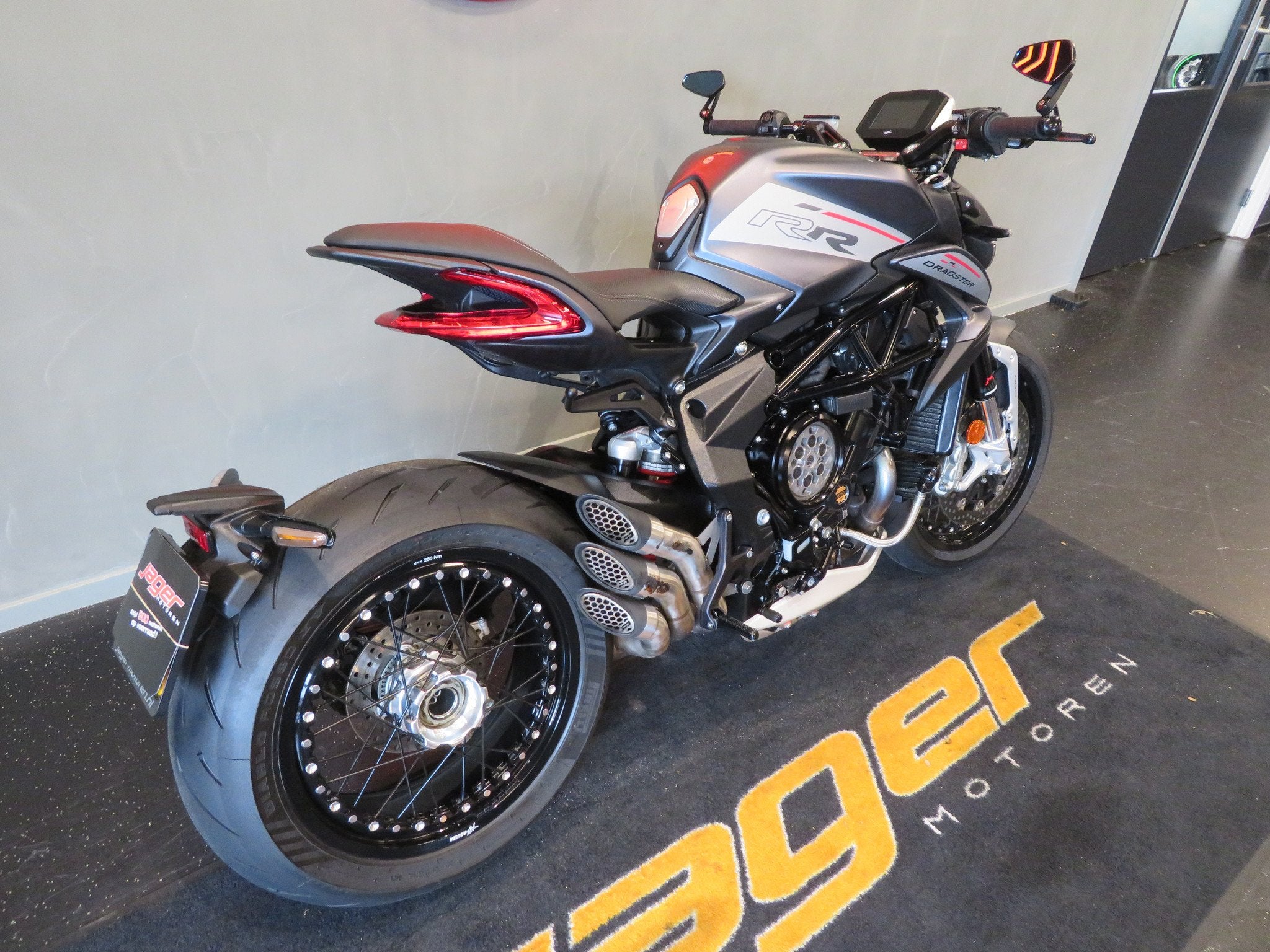 MV Agusta DRAGSTER 800 RR BRUTALE TOP! (bj 2021), Motoren, Meer dan 35 kW, 798 cc, Naked bike, Gebruikt