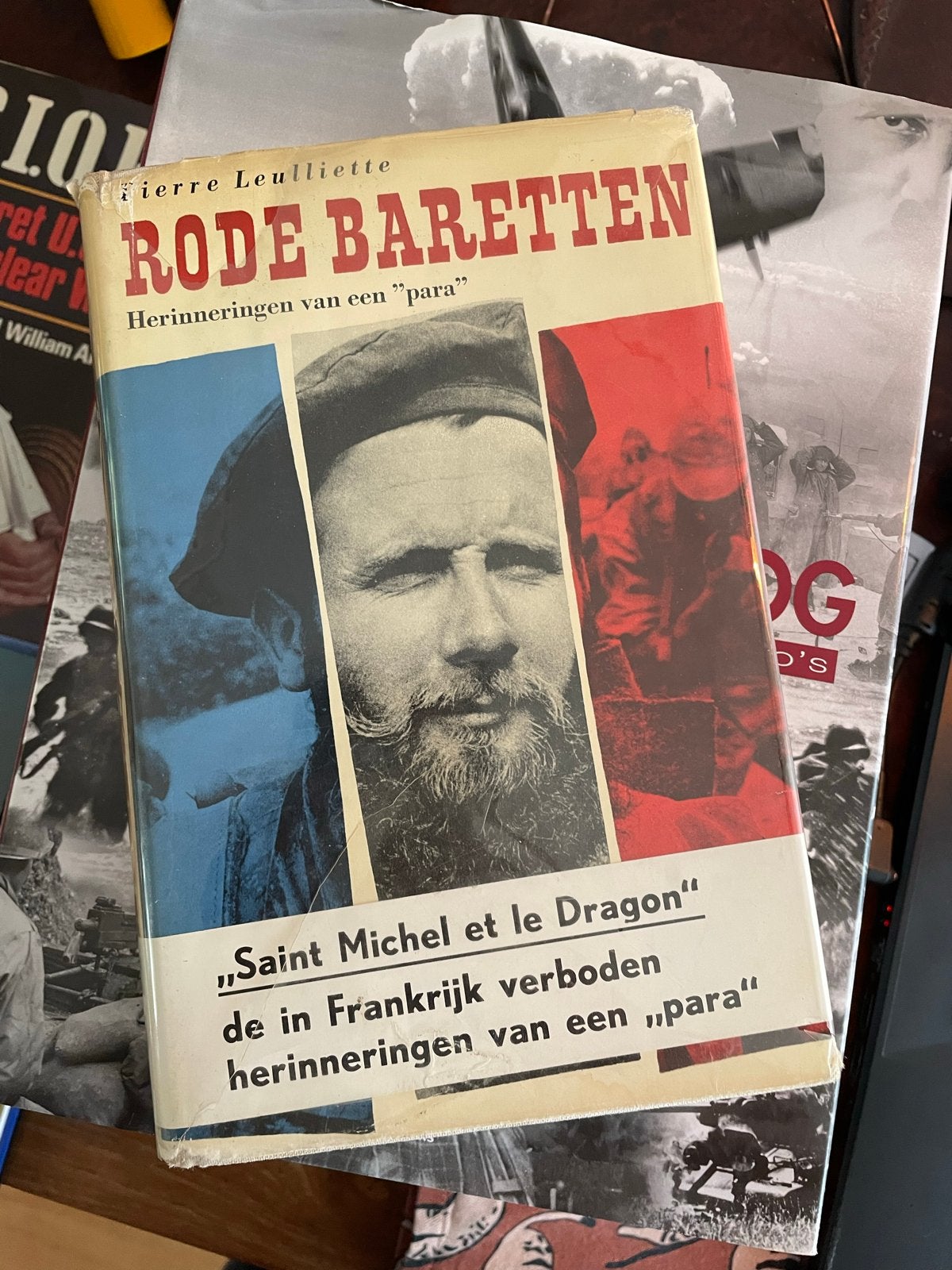 Rode Baretten: Herinneringen van een "para" door Pierre Leul, Ophalen of Verzenden, 1945 tot heden, Gelezen, Algemeen