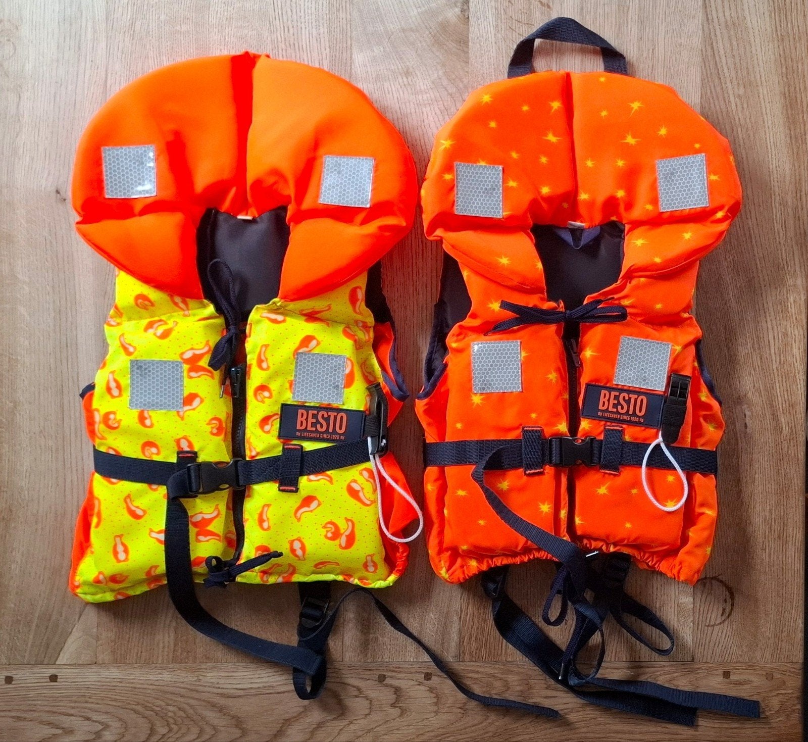 Besto Racingbelt (links) Kinderreddingsvest  15-20 kg, Watersport en Boten, Ophalen of Verzenden, Overige typen
