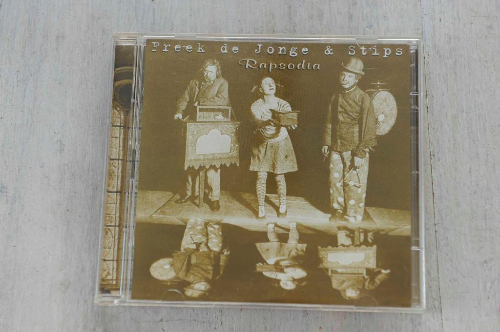 Freek de Jonge & Stips - - Rapsodia 2CDbox, Cd's en Dvd's, Cd's | Humor en Cabaret, Verzenden, Zo goed als nieuw, Boxset