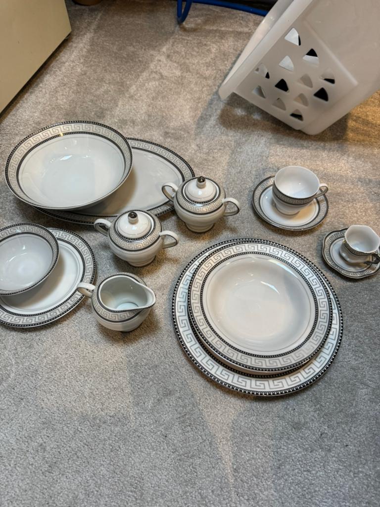 Complete servies set 12 personen, Huis en Inrichting, Keuken | Servies, Ophalen, Porselein, Overige stijlen, Bord(en)