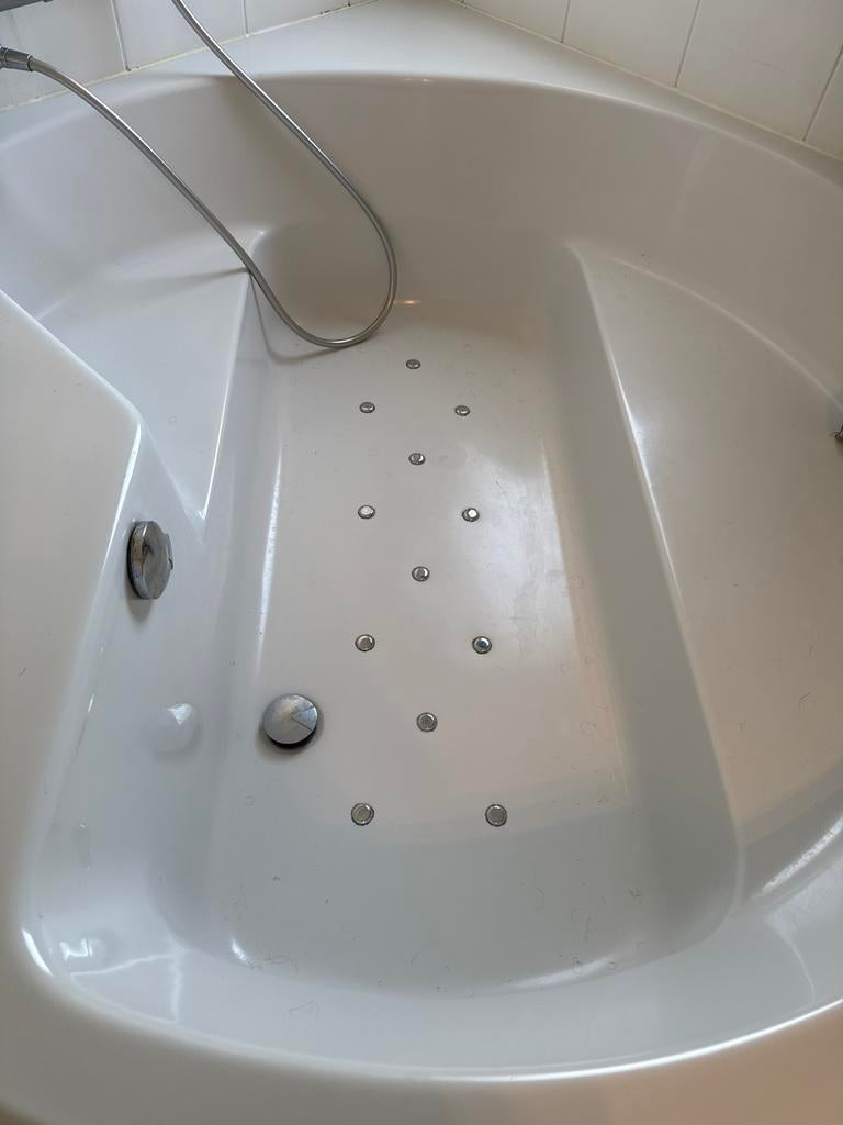 Hoekbad met bubbelsysteem en douche, Huis en Inrichting, Ophalen of Verzenden, Gebruikt, Met bad