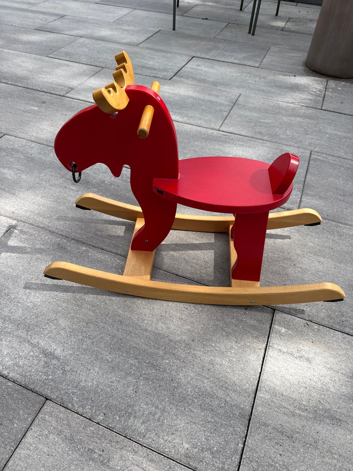 Rood houten hobbelpaard eland, Ophalen of Verzenden, Zo goed als nieuw, Rij- of Hobbelspeelgoed