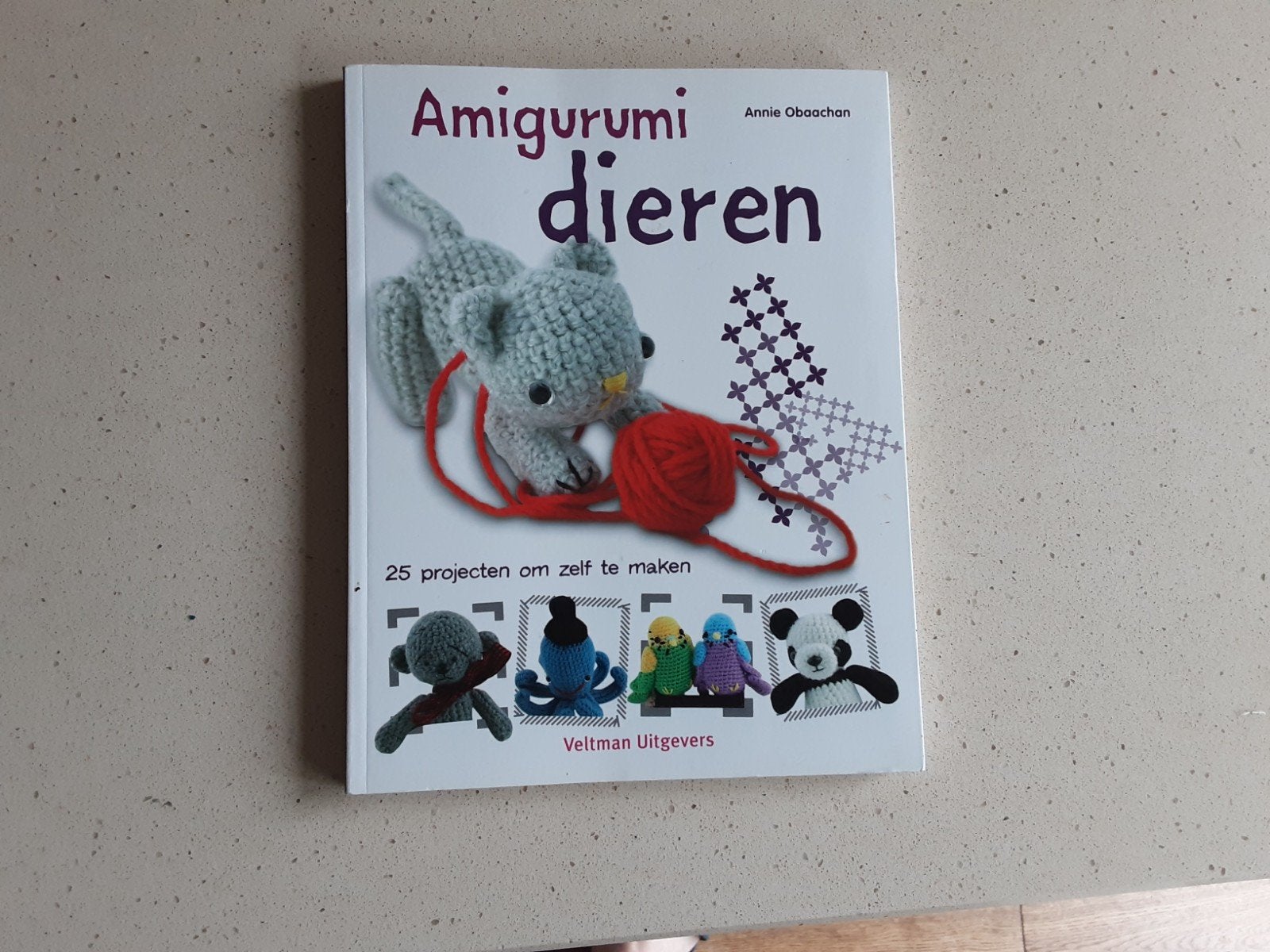 Amigurumi dieren: 25 projecten om zelf te maken, Ophalen of Verzenden, Zo goed als nieuw, Breien en Haken, Annie Obaachan