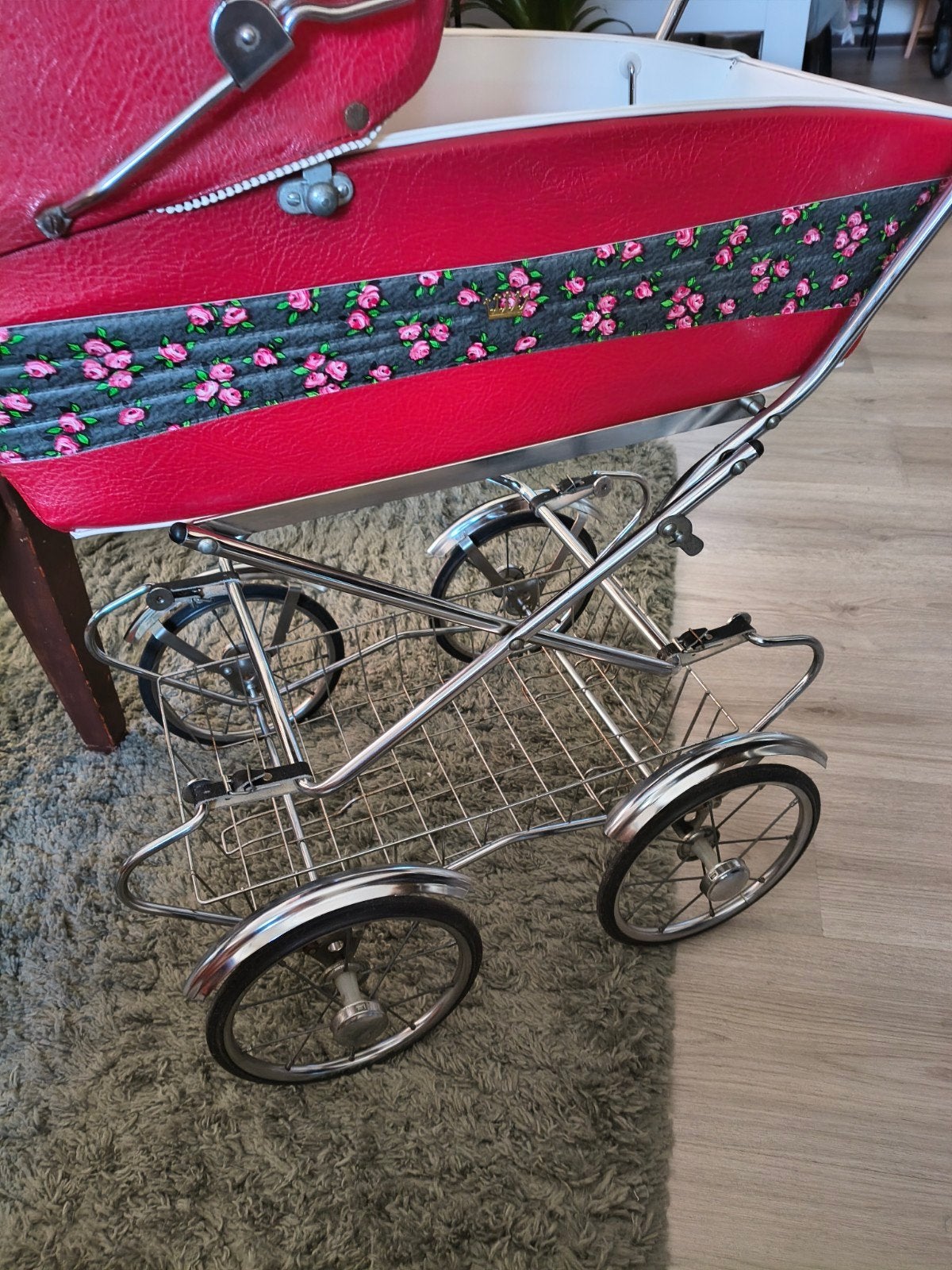 Vintage Poppenwagen - Rood met Bloemenprint, Ophalen