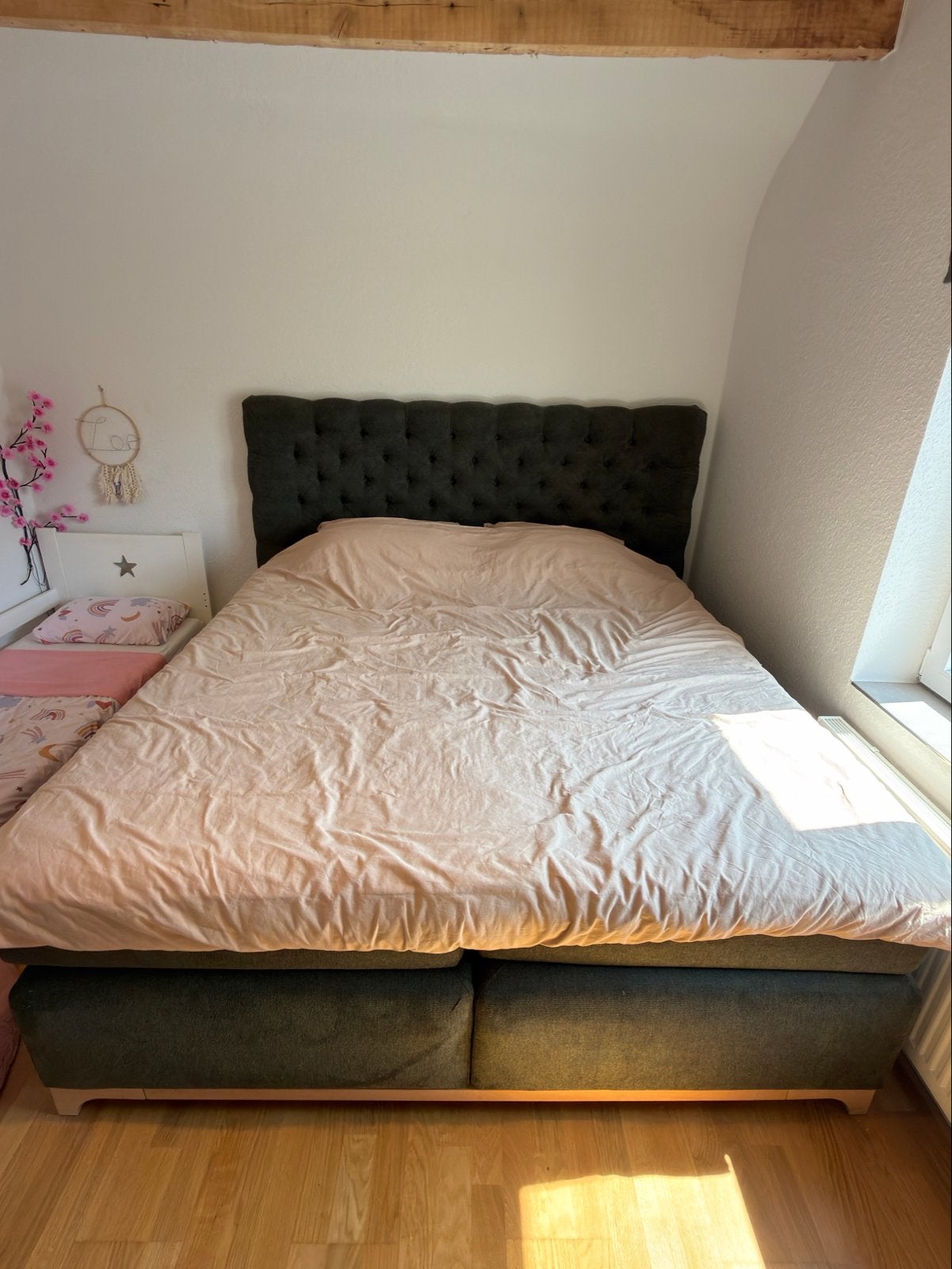 Karlsson Autentik Tunn Boxspring 180x200 groen, Huis en Inrichting, Slaapkamer | Bedden, Ophalen, Gebruikt, Tweepersoons, 180 cm