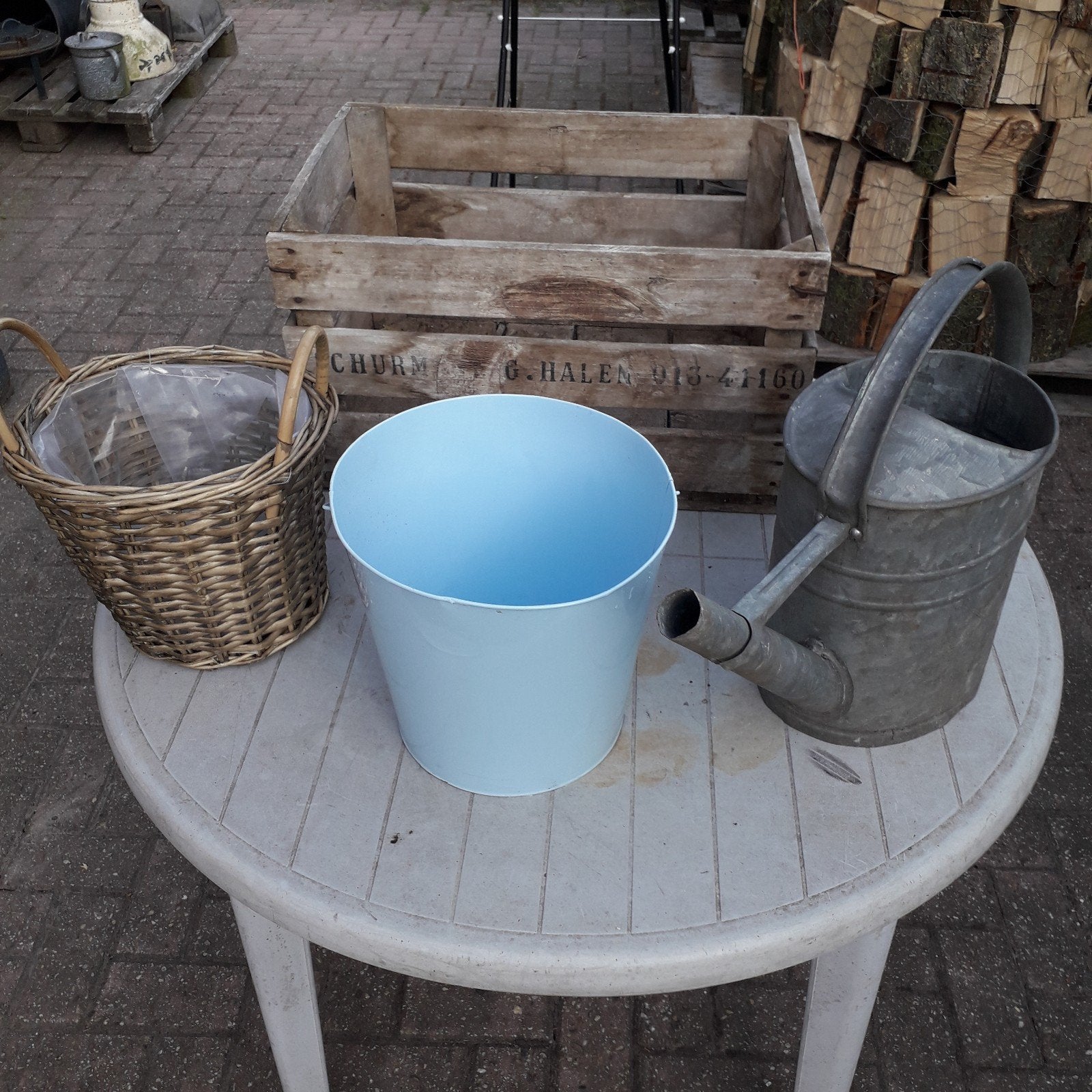 Decoratieve set: kist, gieter, emmer, mand, bloembak, kruide, Ophalen, Overige materialen, Gebruikt, Balkon