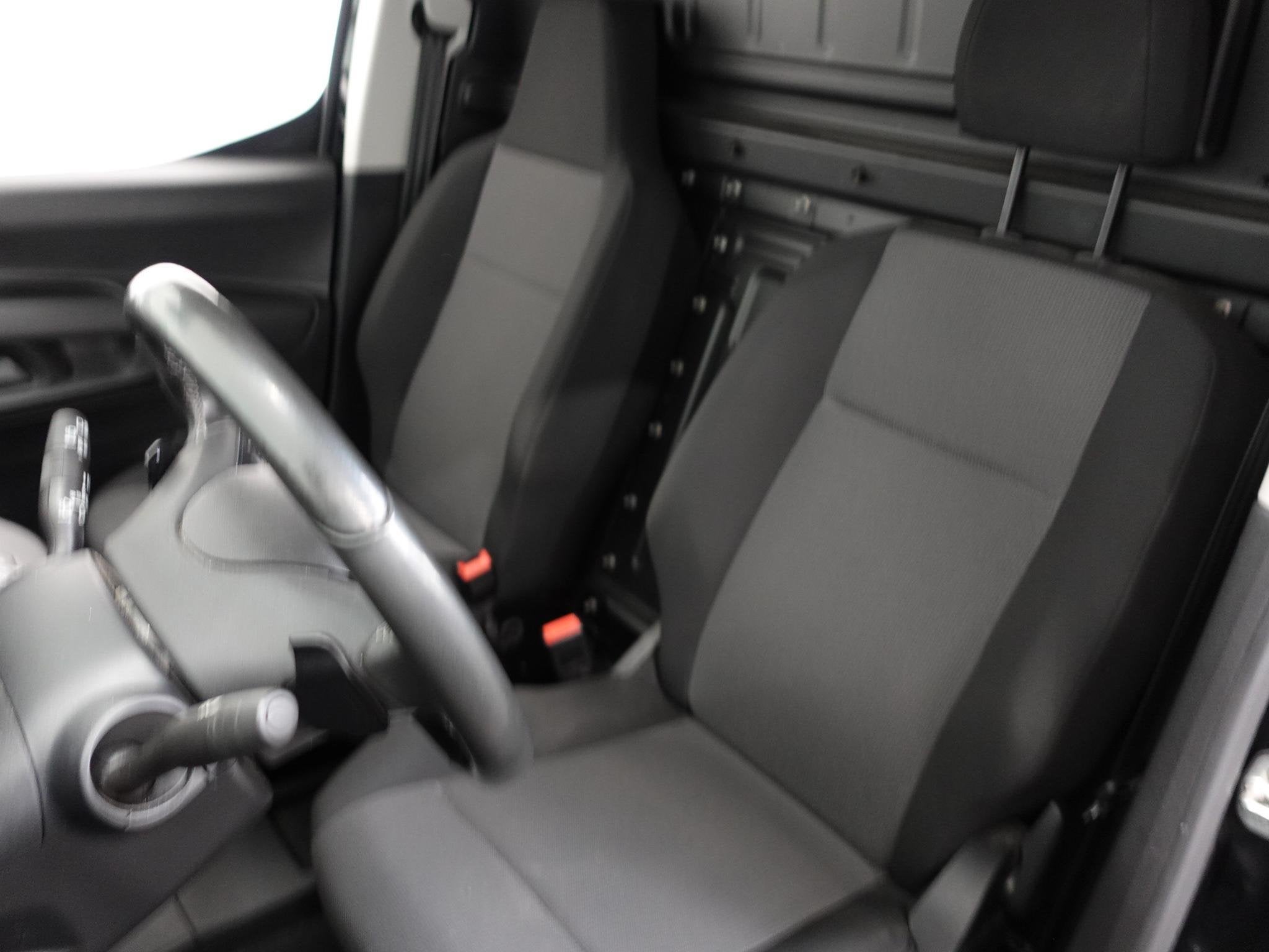 Opel Combo Opel Combo 1.5D 130 pk Aut-8 L2H1 Edition Airco B, Auto's, Bestelauto's, Stof, Gebruikt, 4 cilinders, Zwart