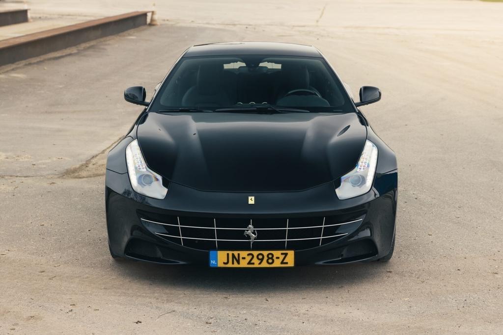 Ferrari FF 6.3 V12 661pk Coupe 2011 Zwart, Auto's, Automaat, Achterwielaandrijving, 6262 cc, 12 cilinders