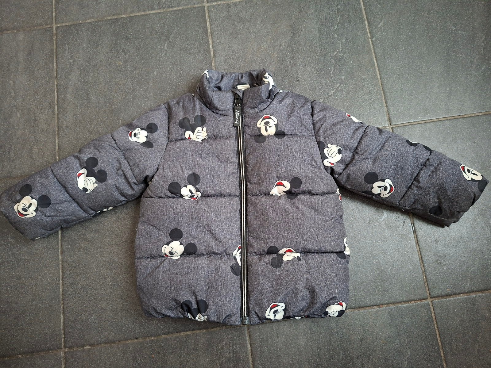 Mickey Mouse jas maat 92 Winter
Dikke jas in goede staat
Oph, Ophalen of Verzenden, Zo goed als nieuw
