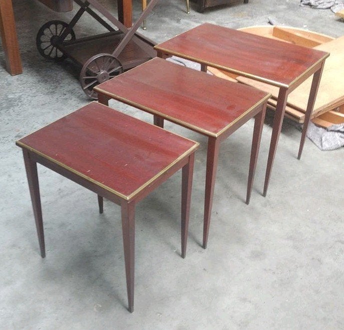 Nesting tables vintage design Mahony met geel koper., Minder dan 55 cm, Gebruikt, Klassiek, Rechthoekig