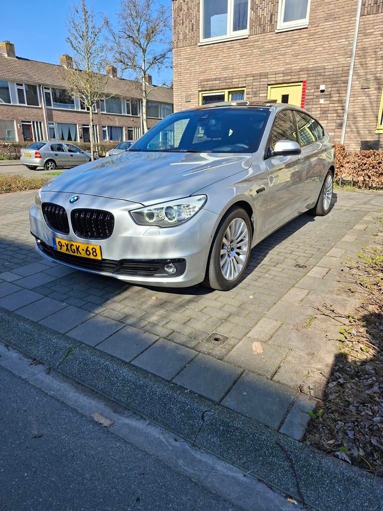 BMW 5-Serie GT 3.0 535I AUT 2014 Grijs, Auto's, BMW, Automaat, Achterwielaandrijving, Zwart, 1915 kg