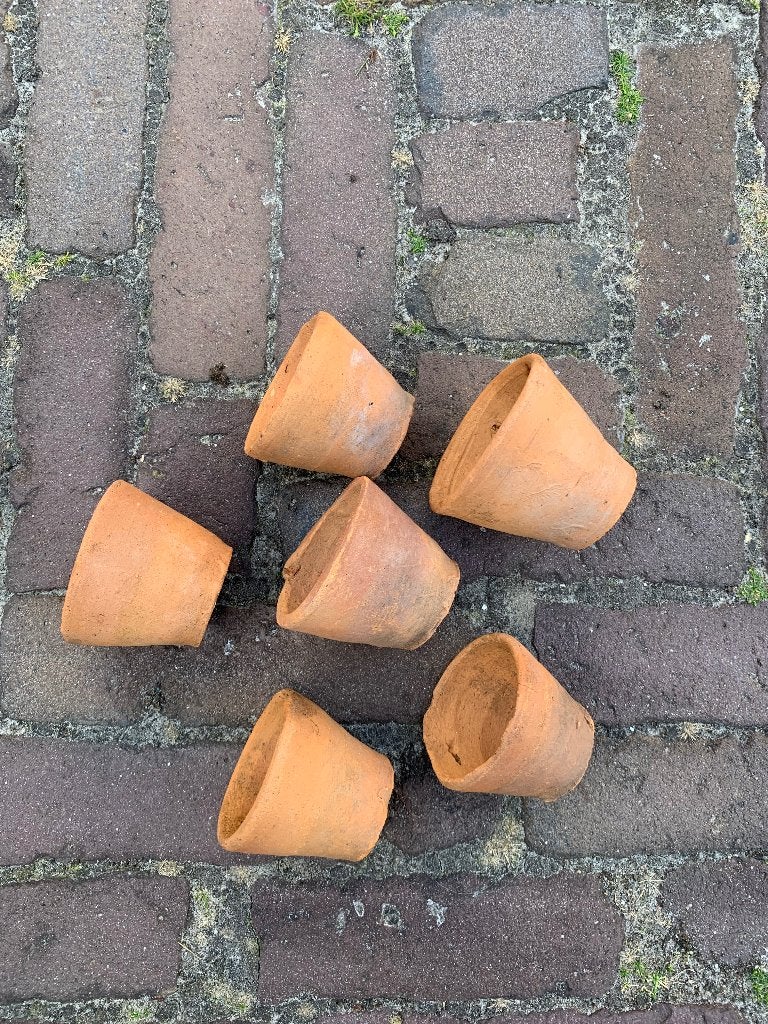 Foto 3 van Antieke handgemaakte aardewerken kweekpotjes