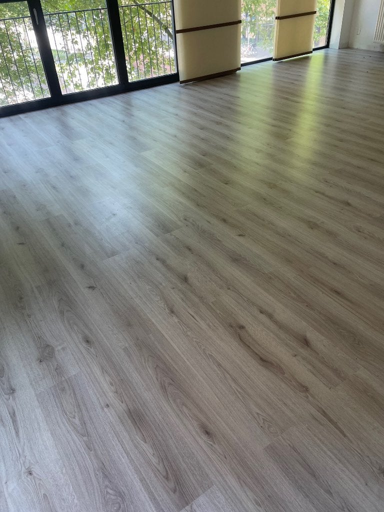 90m² Light Oak Laminate Floor + Underlay&Skirting 1 Year Old, Ophalen, 50 tot 150 cm, Zo goed als nieuw, 10 m² of meer