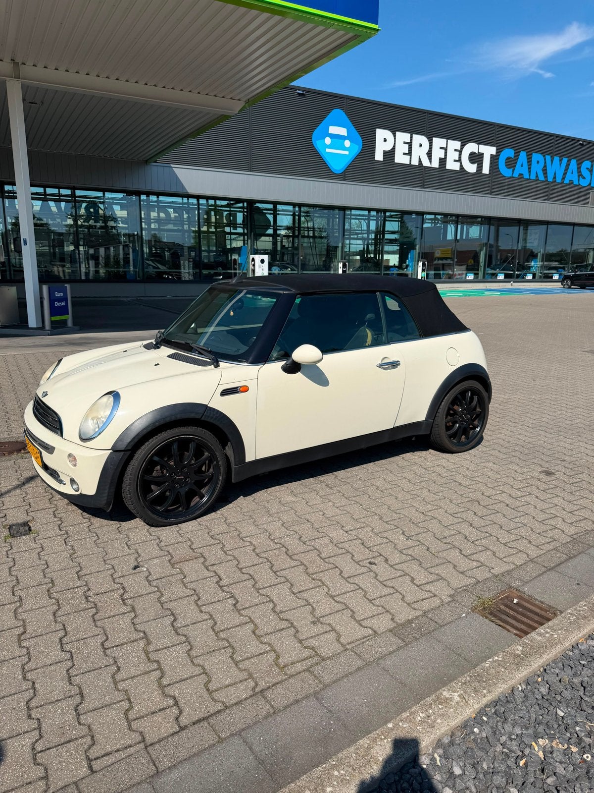 Mini 1.6 16V Cooper Cabrio 2006 Wit, Auto's, Voorwielaandrijving, 4 cilinders, Cabriolet, 4 stoelen