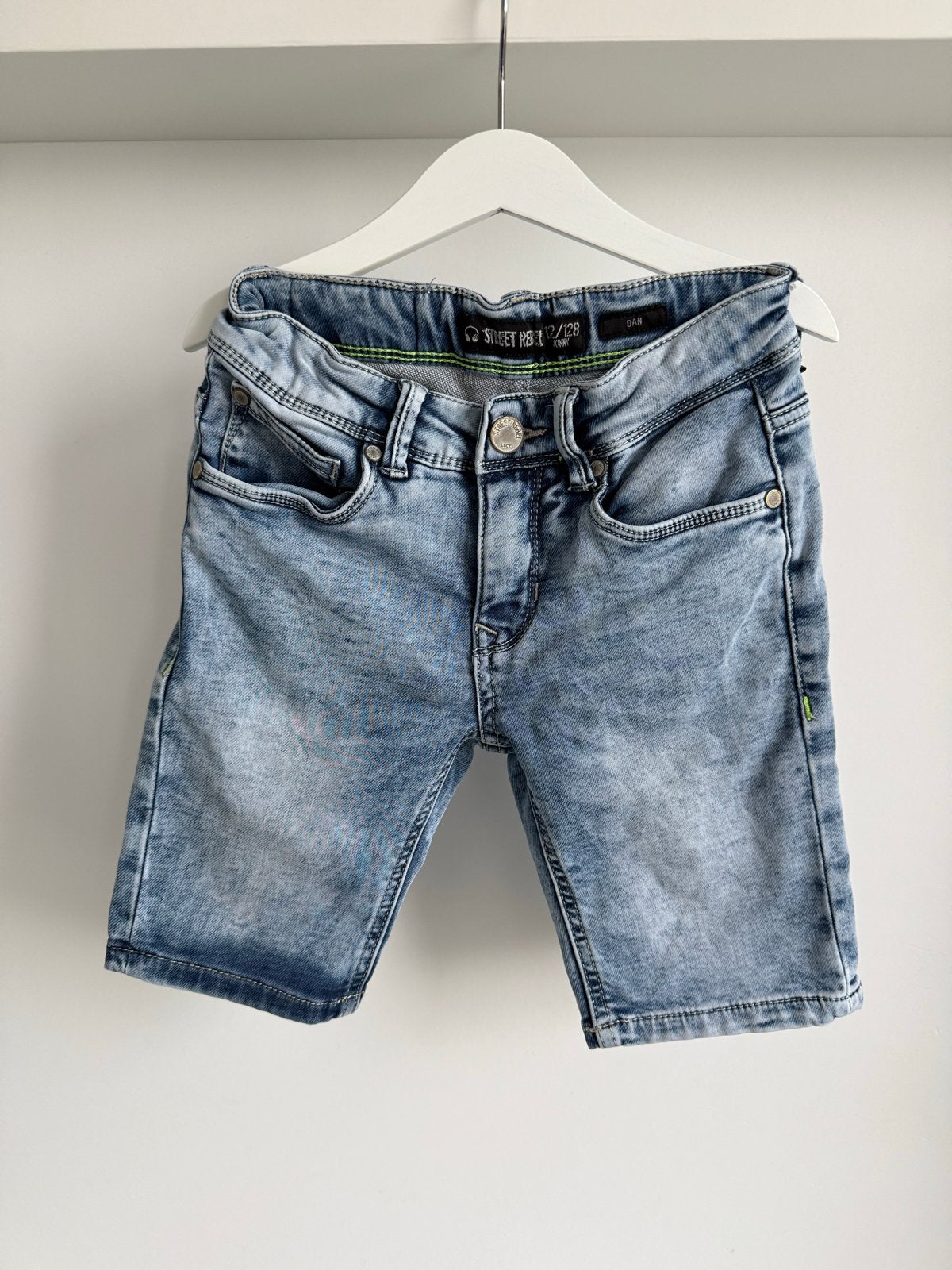 Street Rebel spijkerbroek short maat 122-128, Kinderen en Baby's, Ophalen of Verzenden, Zo goed als nieuw, Jongen, Broek