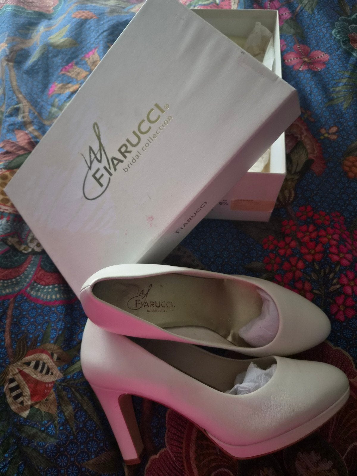fiarucci bruidsschoenen mt 40 ivory zgan, Ophalen of Verzenden, Zo goed als nieuw, Schoenen