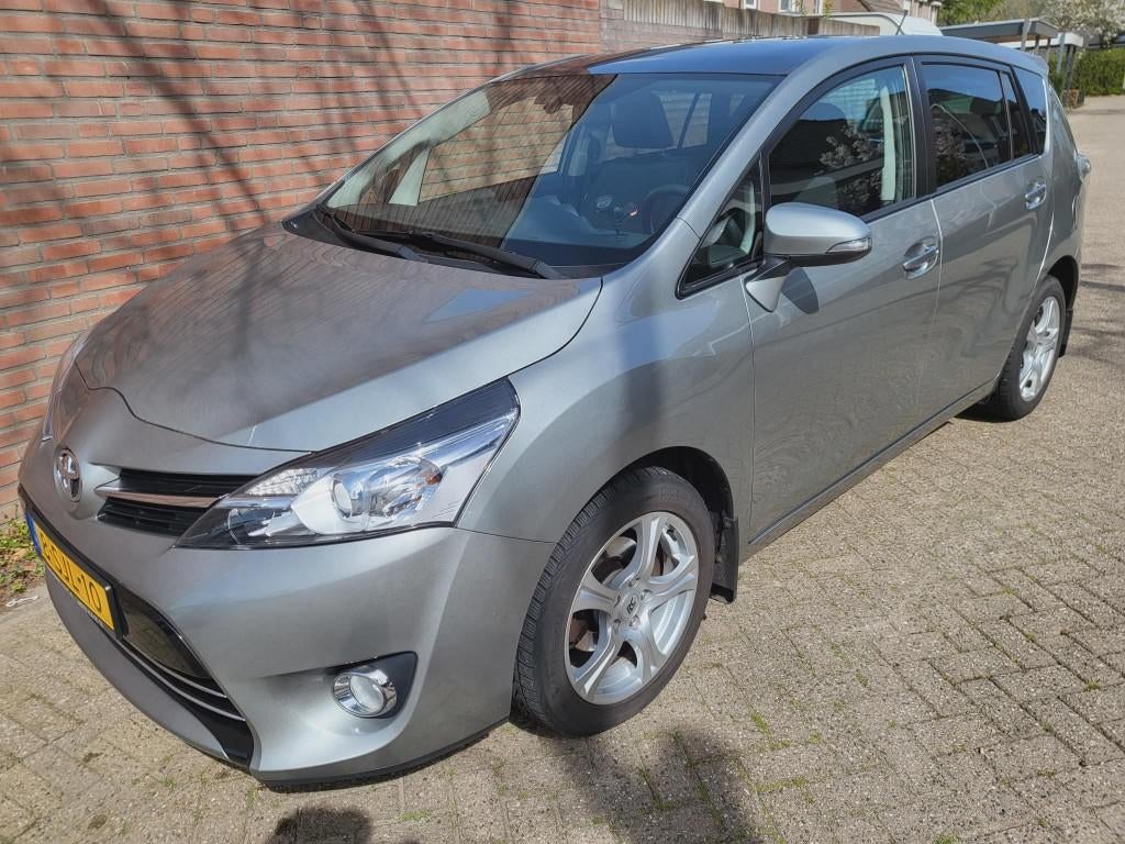 Zéér nette Toyota Verso 1.8 Vvti 5P 2013 Grijs, Auto's, 4 cilinders, Origineel Nederlands, 75 €/maand, Grijs