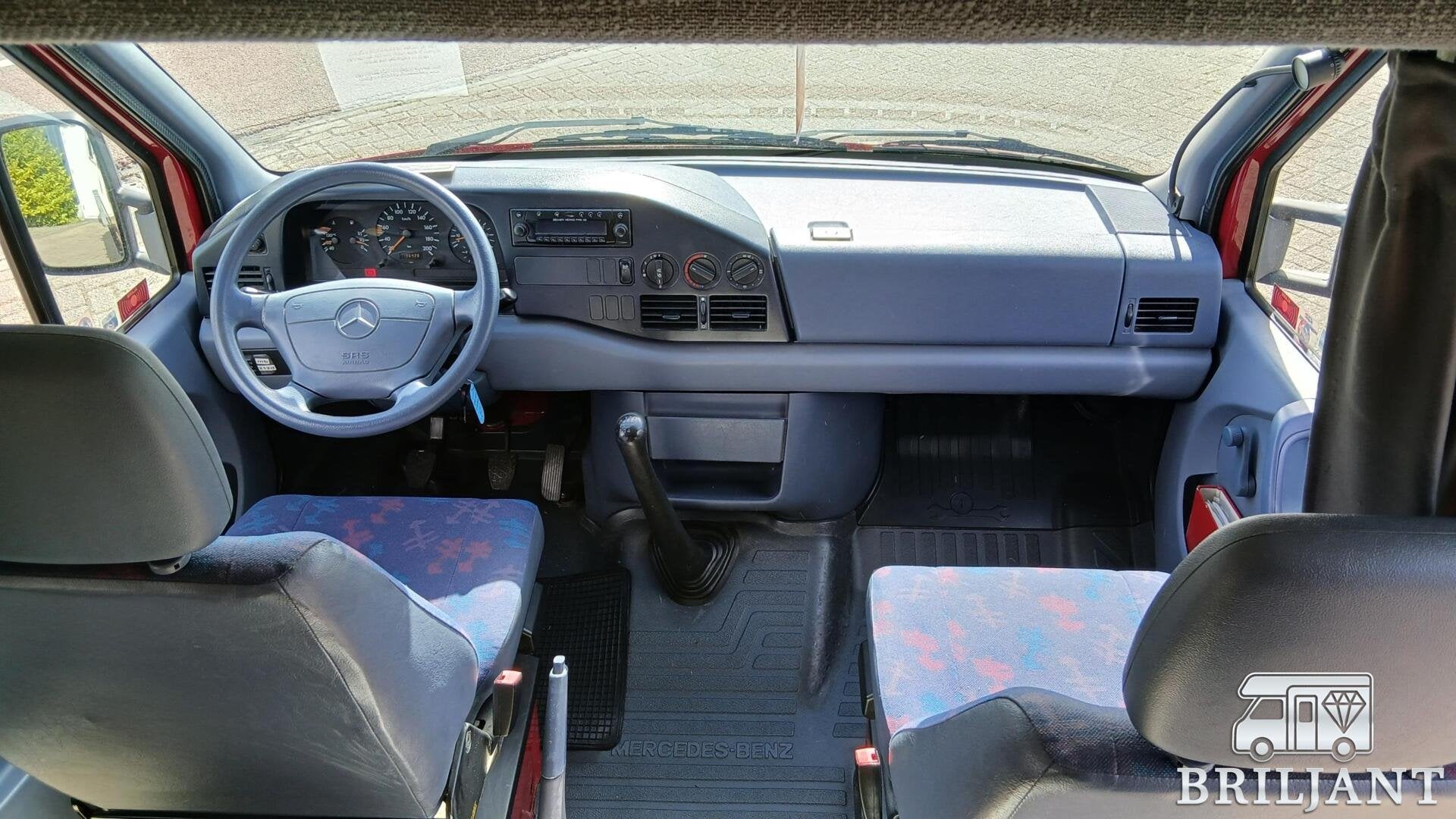 Foto 15 van bavaria mercedes 212D buscamper 1997