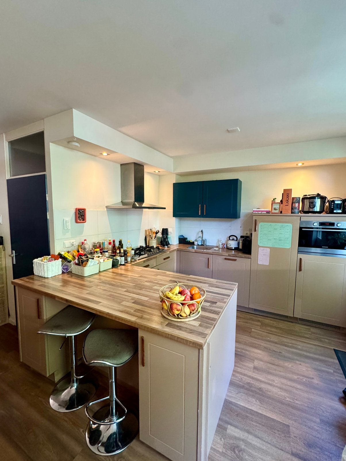 Gratis U-keuken met bar inc. Siemens, Bosch, Samsung
