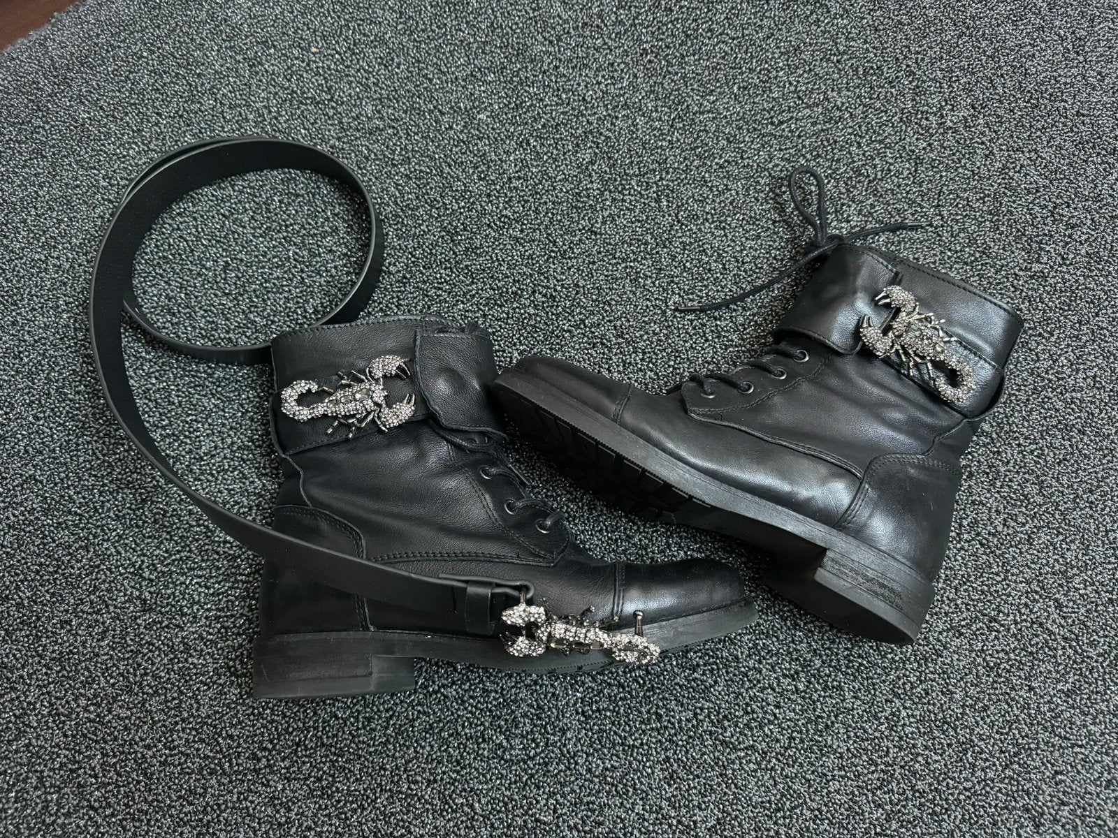 Zwarte Nikkie set laarzen maat 37 + riem + sweater maat 38, Kleding | Dames, Ophalen of Verzenden, Zo goed als nieuw, Zwart