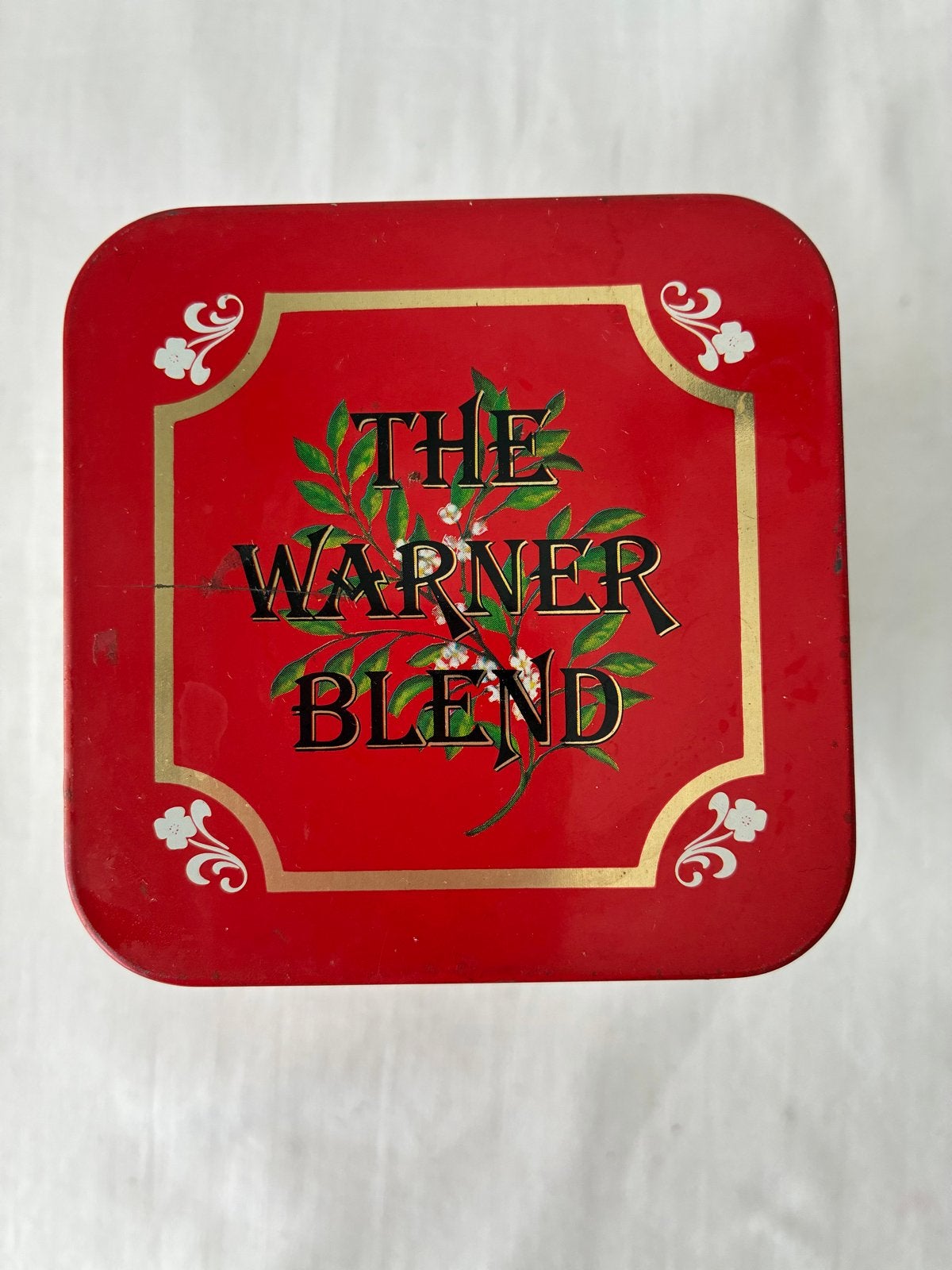 Vintage The Warner Blend Thee Blik Rood met Gouden Details, Antiek en Kunst, Ophalen of Verzenden