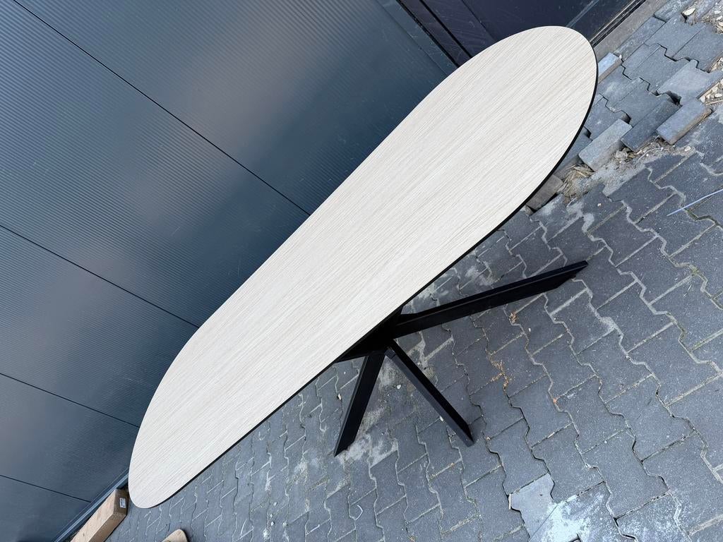 220 x 80 licht eiken plat ovaal eettafel, Huis en Inrichting, Ophalen, 100 tot 150 cm, 200 cm of meer, Zo goed als nieuw