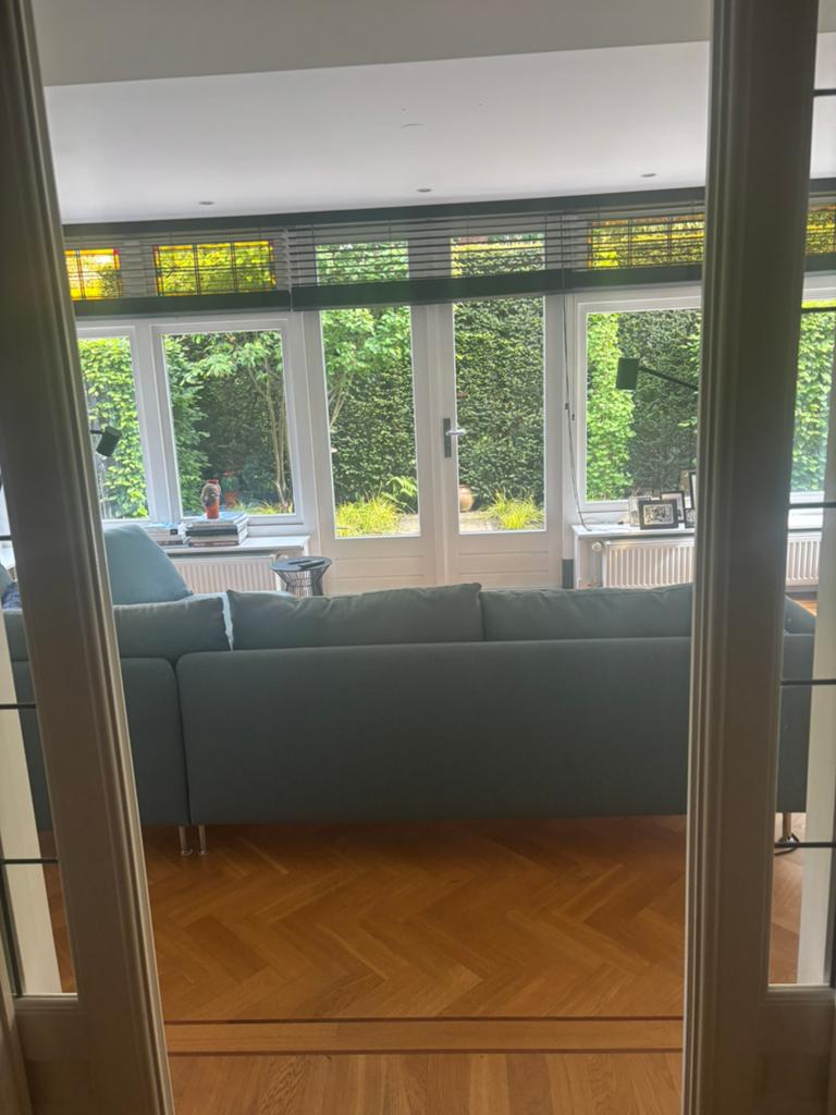 Te koop zwarte luxaflex.( uitgezonderd de badkamer jaloezie), Kunststof, Raamkozijn, Zo goed als nieuw, Ophalen