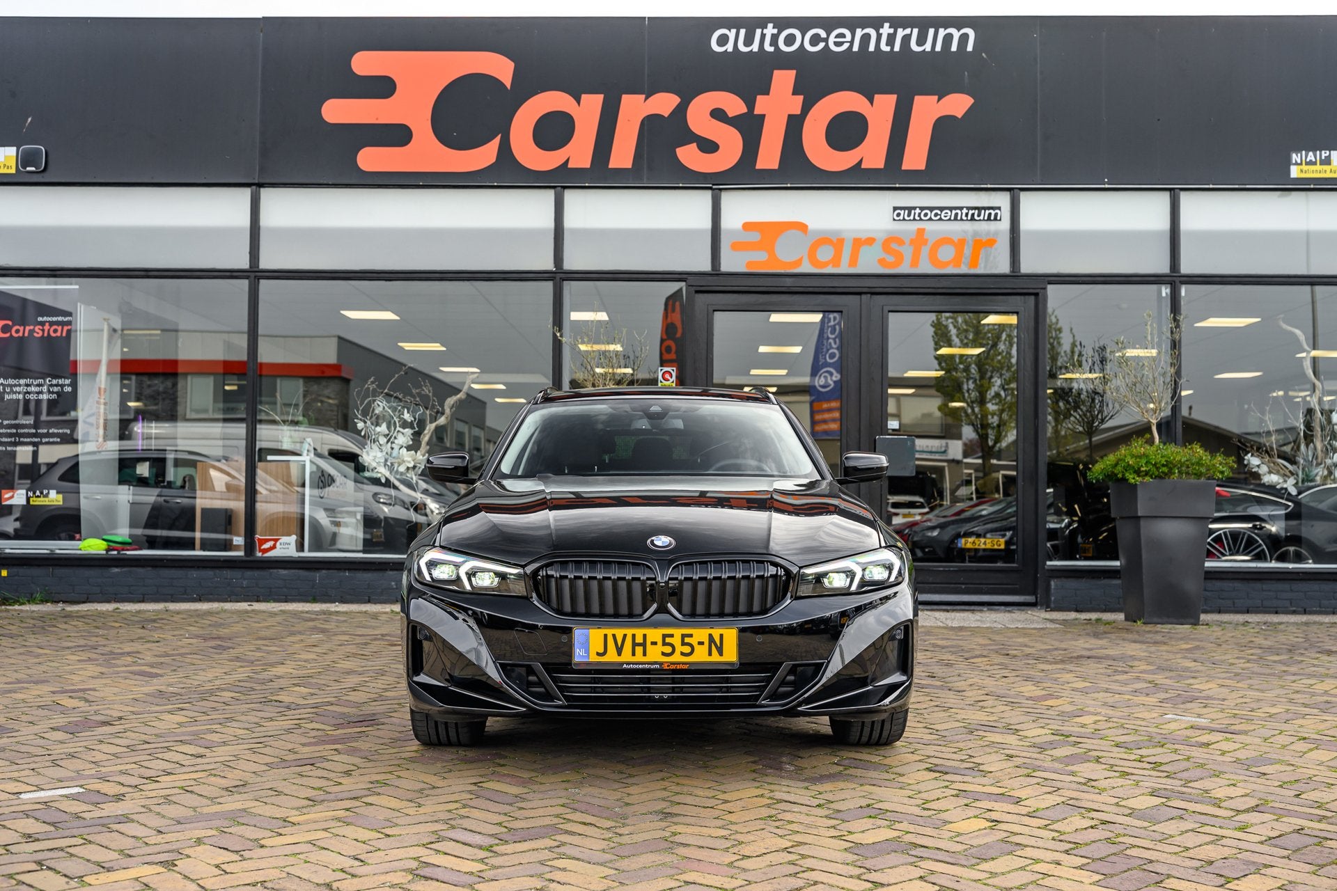 BMW 3-serie Touring 318i High Executive|Led|Car-Play|trekhaa, Automaat, 1998 cc, Gebruikt, Zwart