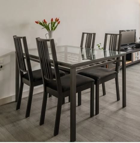 Ikea Granas eettafel met glazen blad en 4 stoelen (zwart), Ophalen, Gebruikt, 100 tot 150 cm, 50 tot 100 cm
