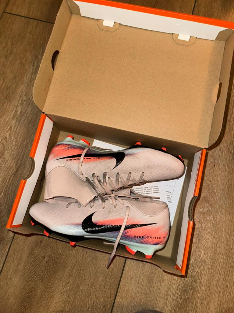 Zo goed als nieuwe Nike voetbalschoenen, Sport en Fitness, Voetbal, Ophalen, Zo goed als nieuw, Schoenen