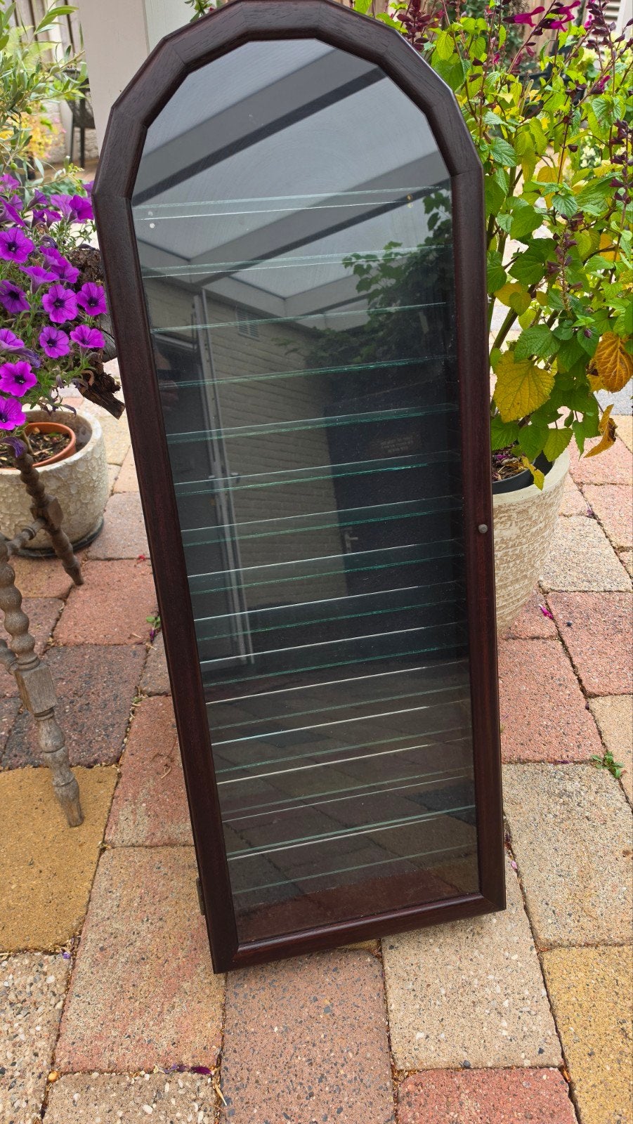 Noten vitrinekast met 15 glasplaatjes - Nieuwstaat, Ophalen, Minder dan 50 cm, Met deur(en), Glas